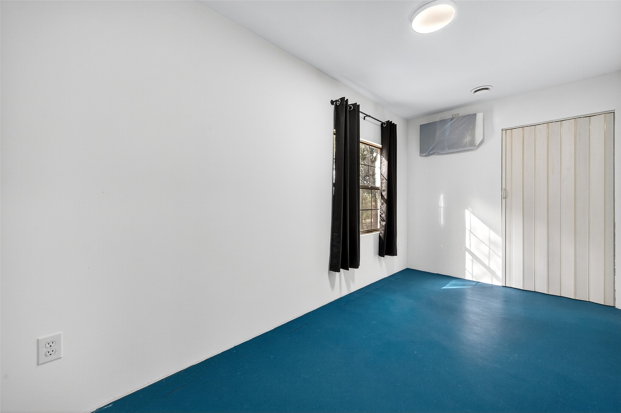 45 W Sophia Property Photo 27