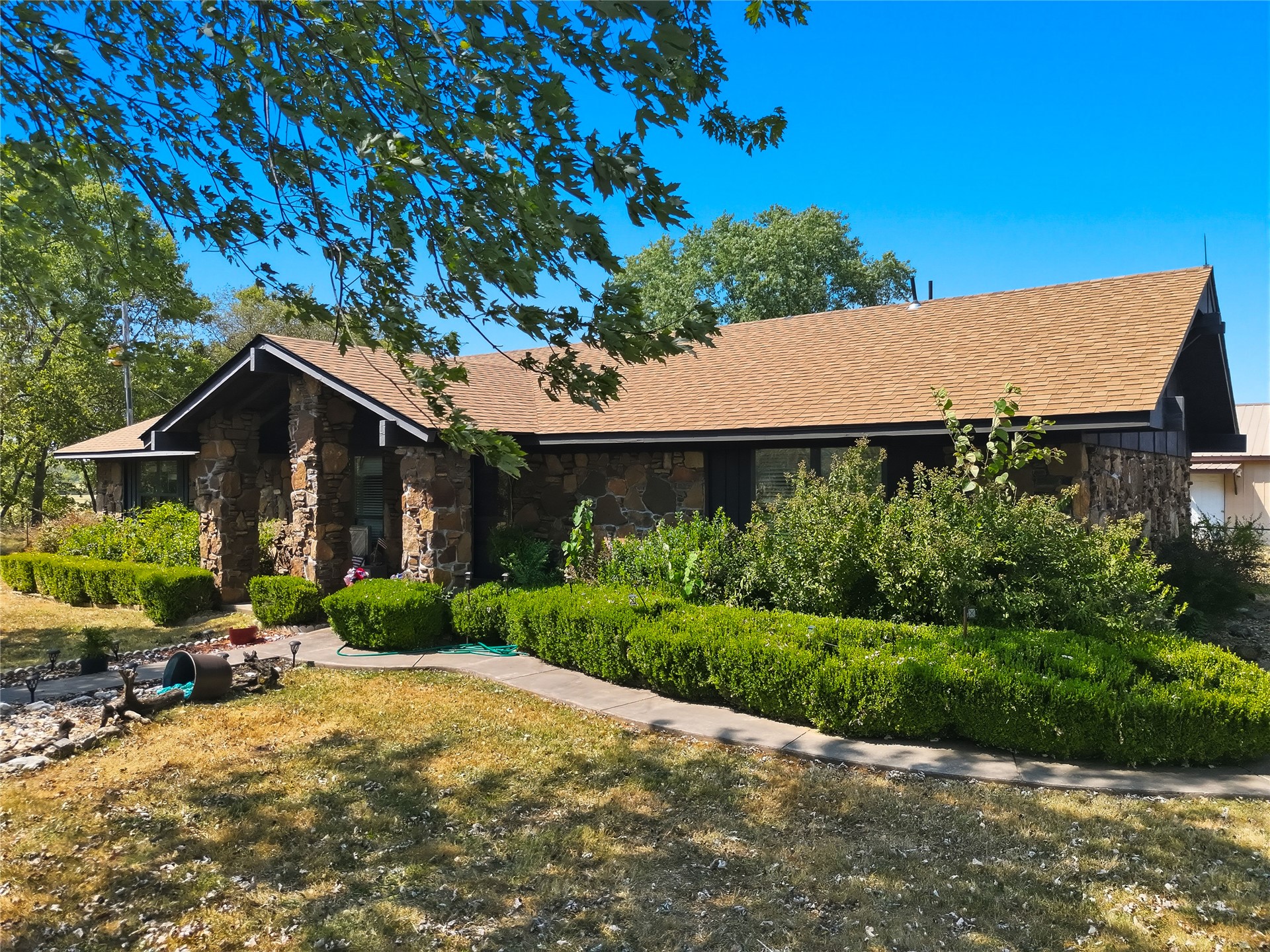 469833 E 740 Road Property Photo 1