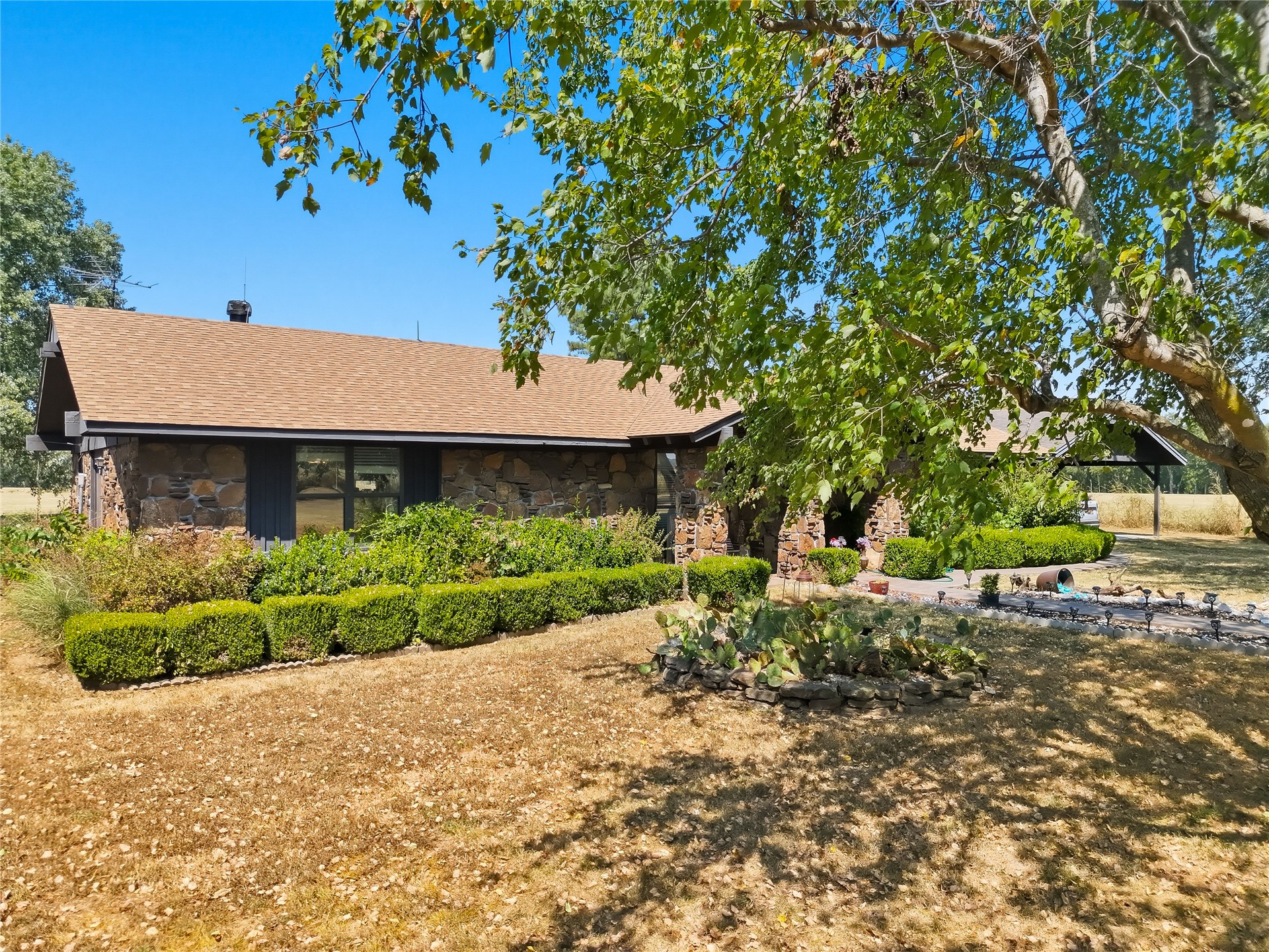 469833 E 740 Road Property Photo 2