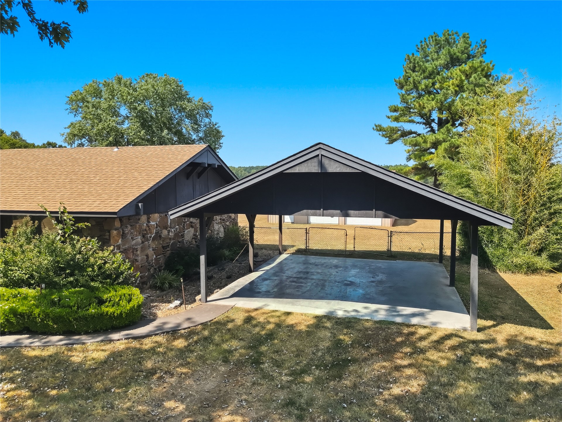 469833 E 740 Road Property Photo 5