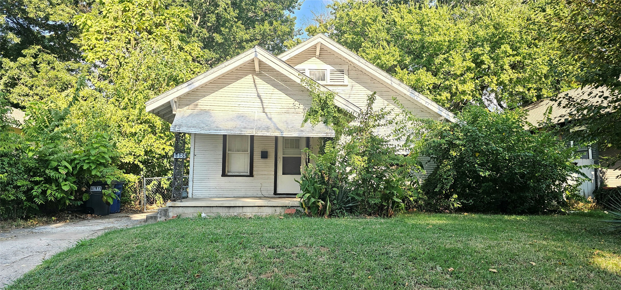 1135 S Quaker Avenue Property Photo 1