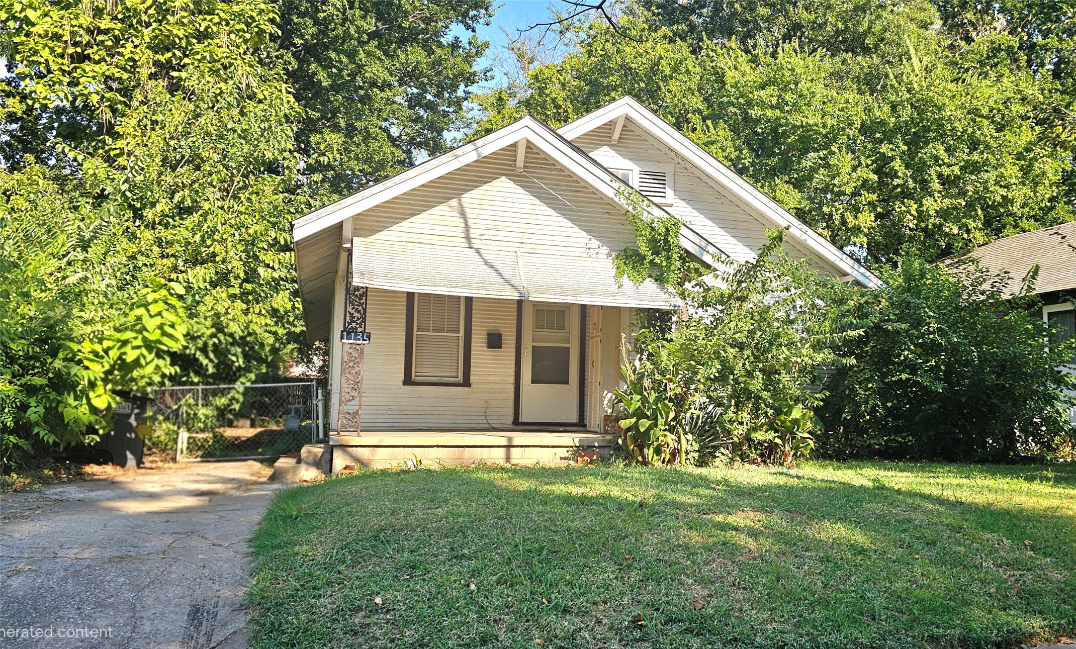1135 S Quaker Avenue Property Photo 2