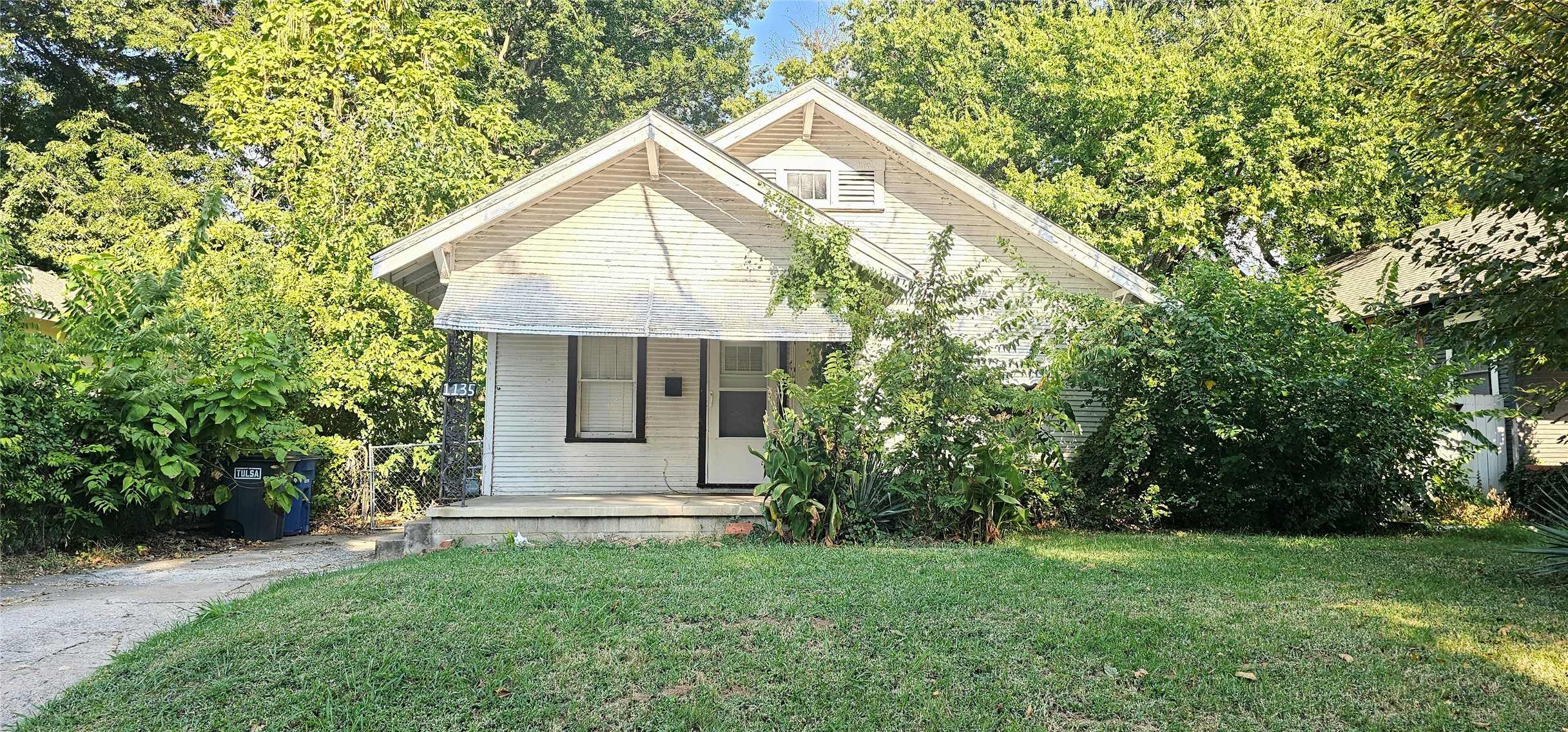 1135 S Quaker Avenue Property Photo 3