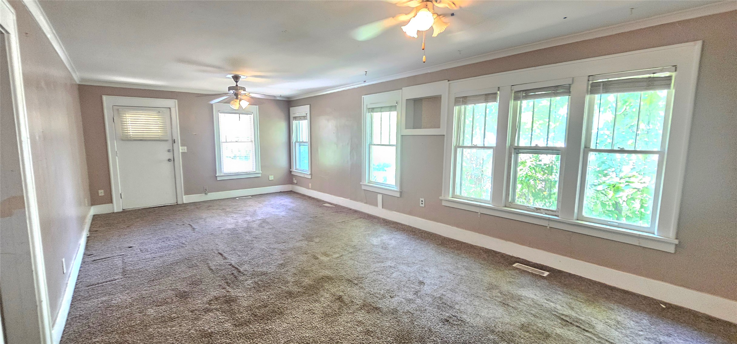 1135 S Quaker Avenue Property Photo 5