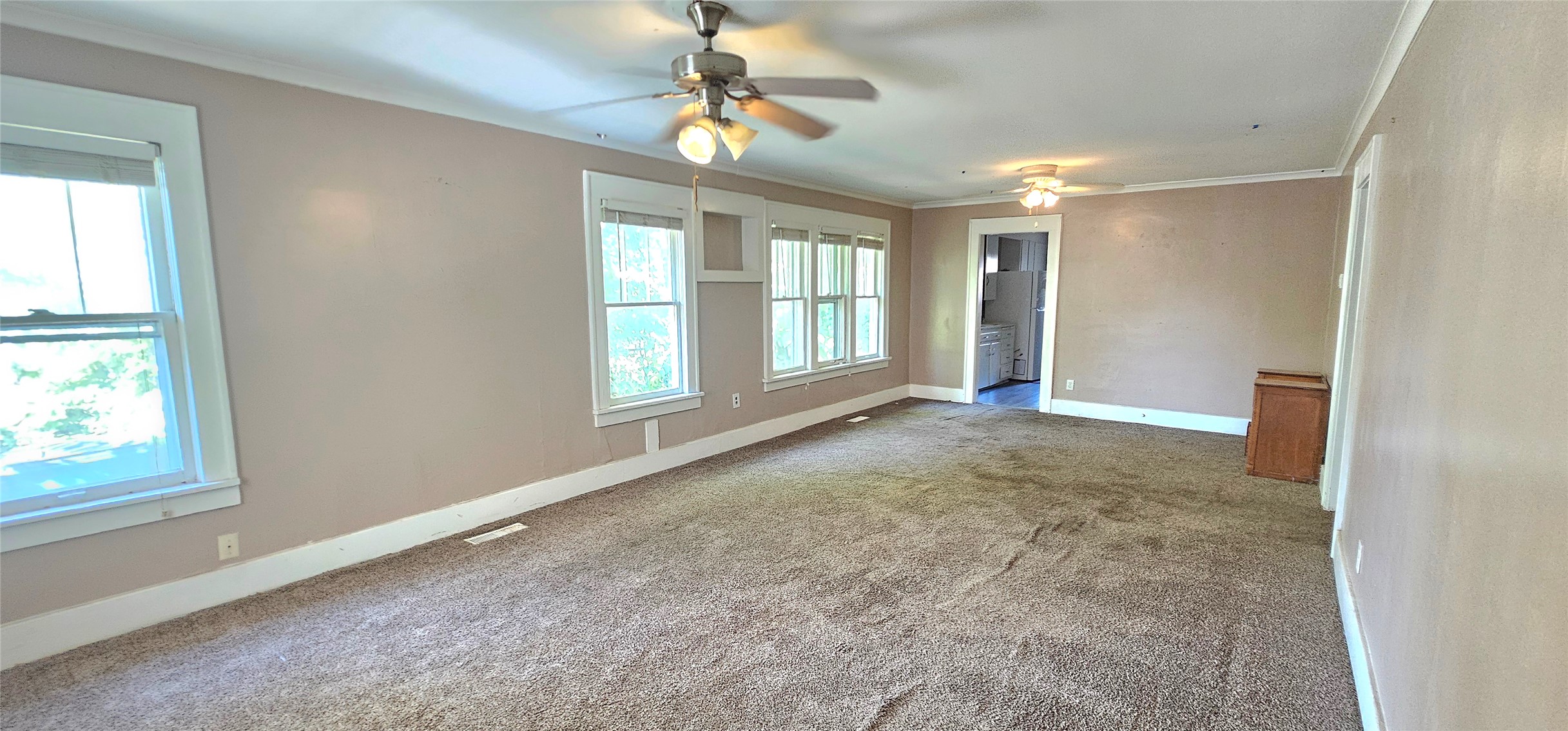 1135 S Quaker Avenue Property Photo 9