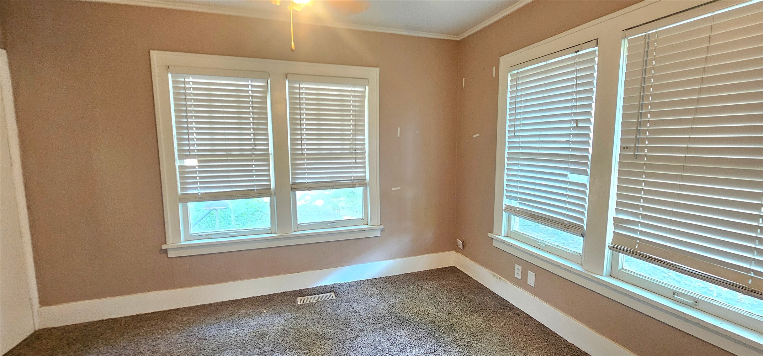 1135 S Quaker Avenue Property Photo 21