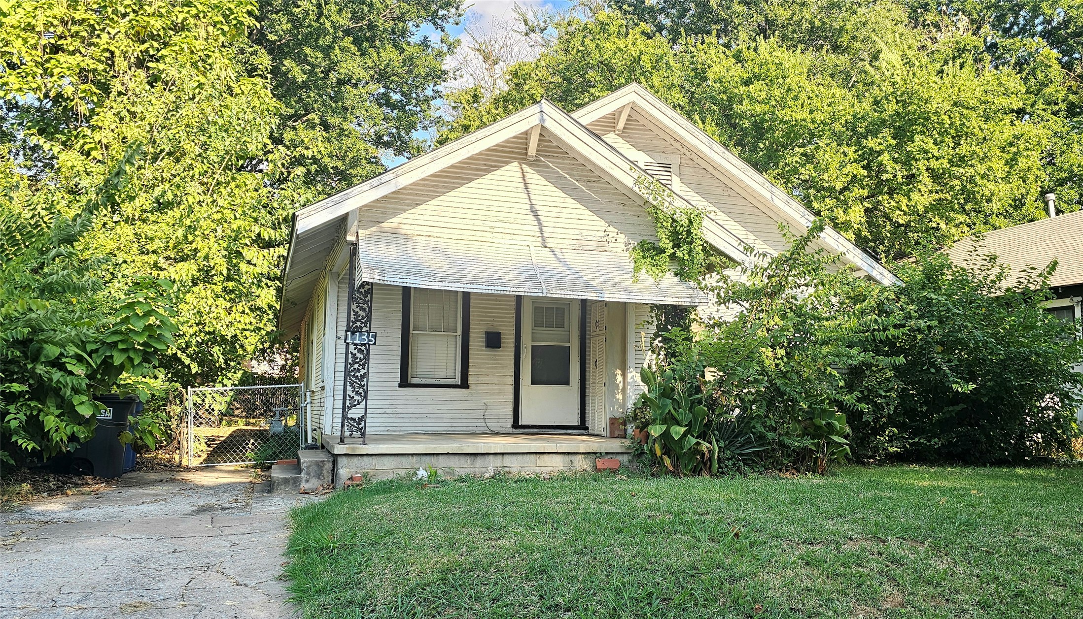 1135 S Quaker Avenue Property Photo 27
