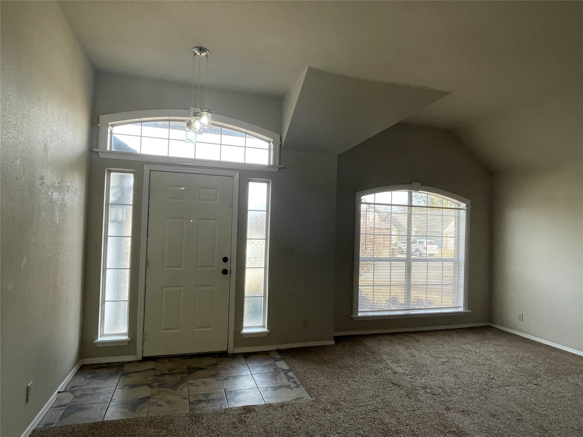8806 E 93rd Street Property Photo 2