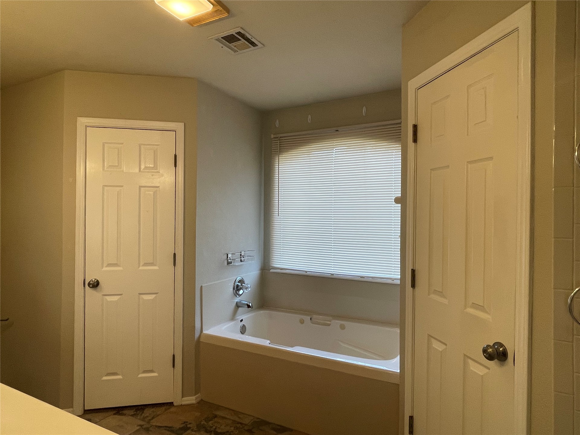 8806 E 93rd Street Property Photo 25