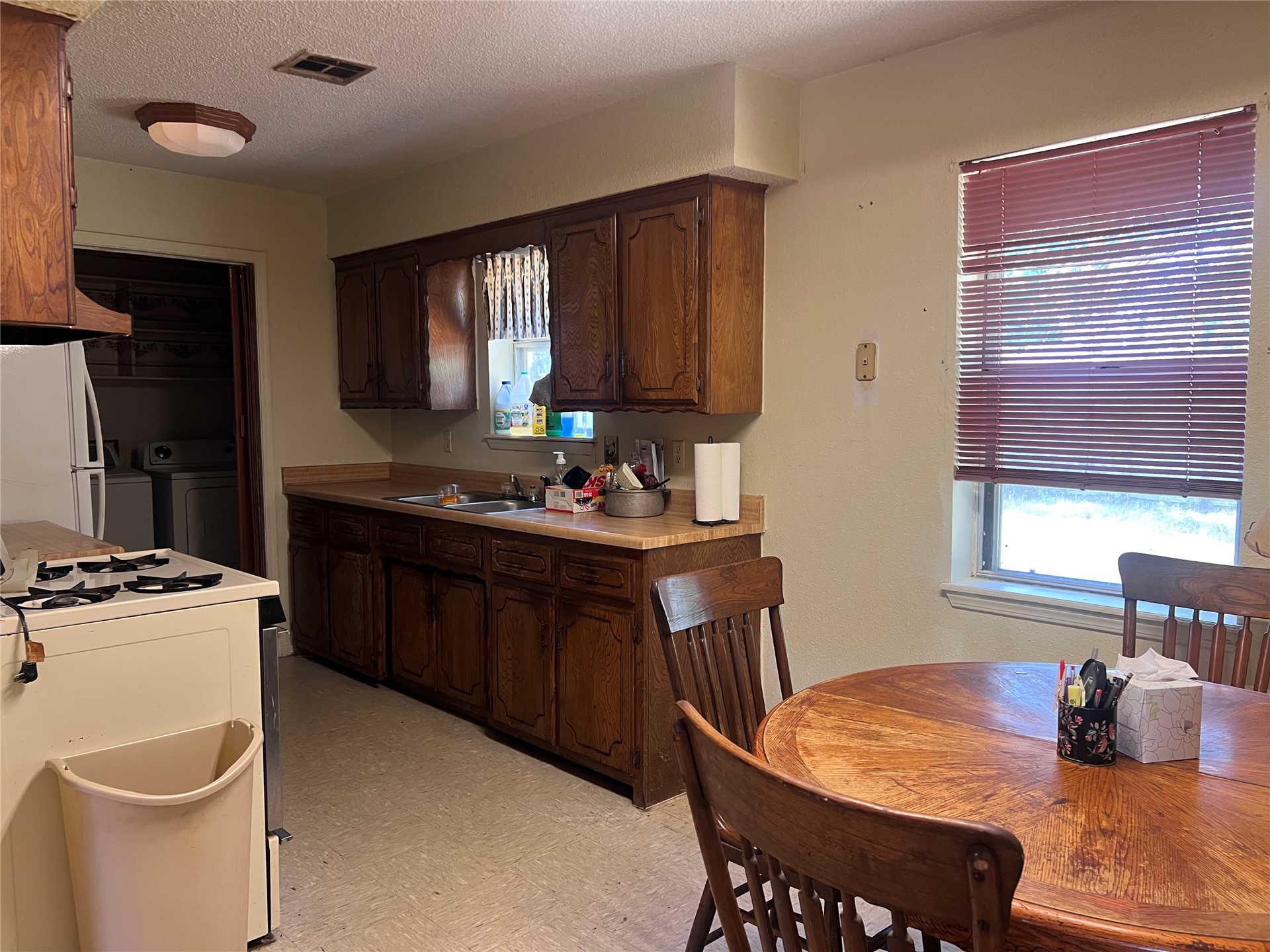 305 Bois D'arc Avenue Property Photo 4