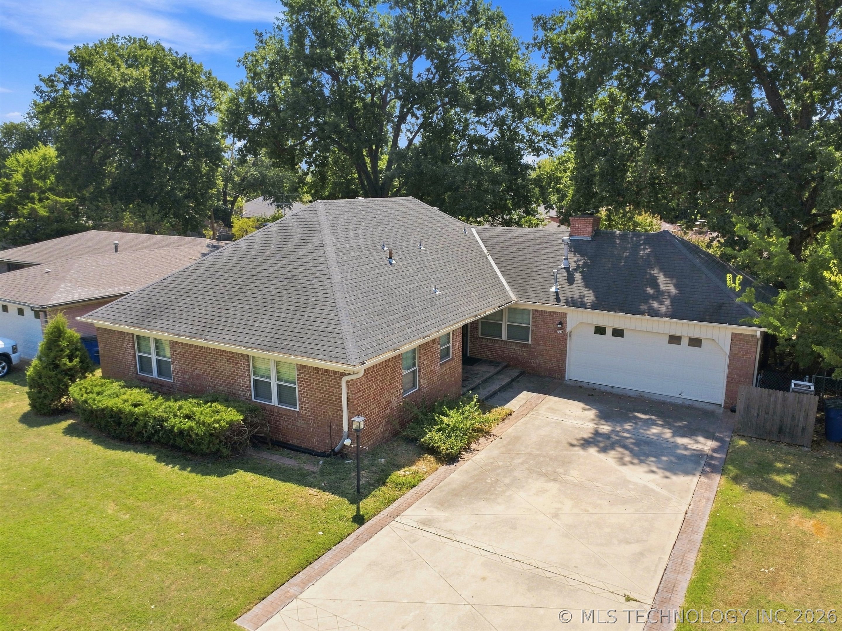 5710 E 44th Street Property Photo 2