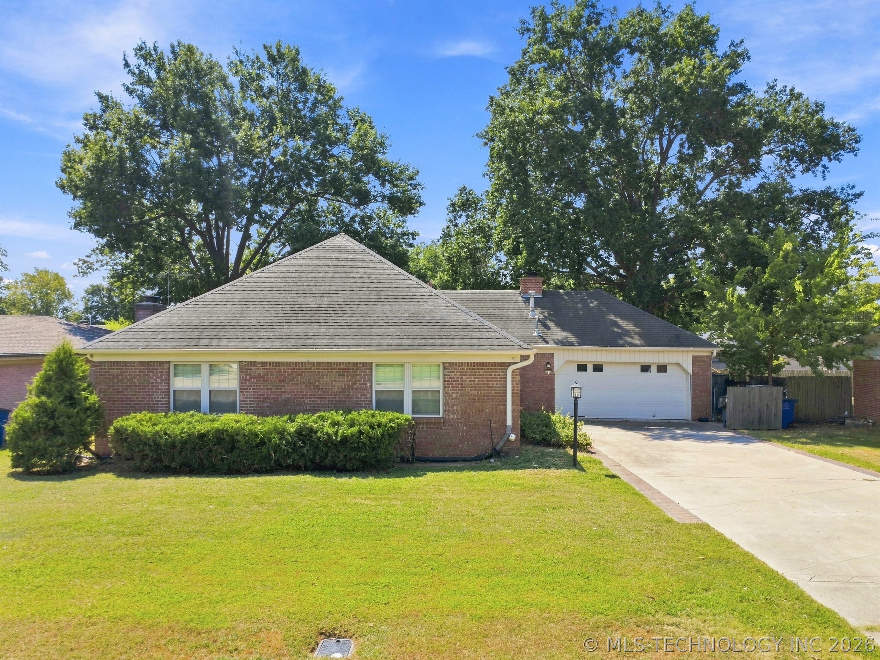 5710 E 44th Street Property Photo 3