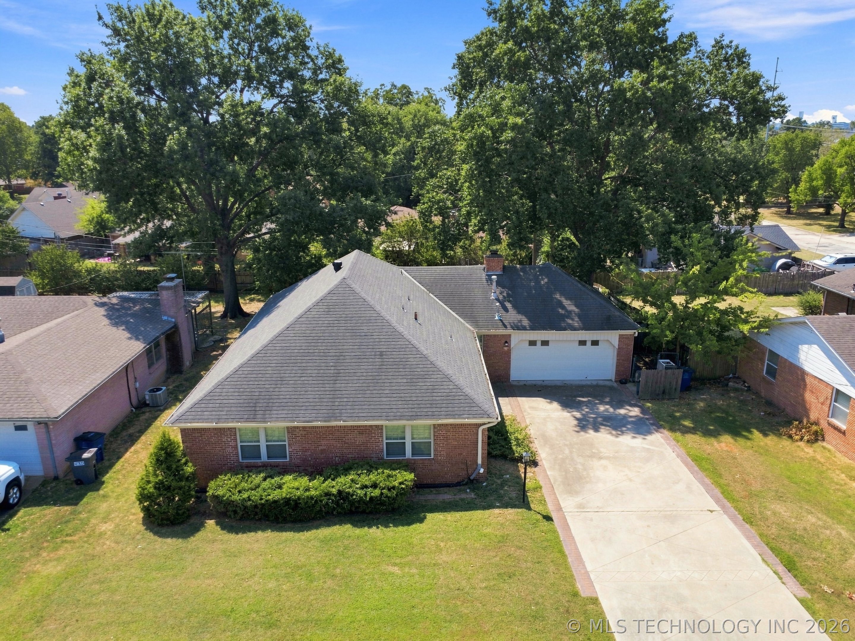 5710 E 44th Street Property Photo 4