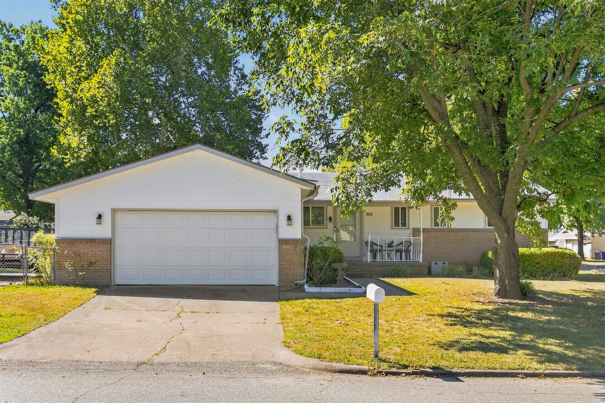 309 W Vandalia Street Property Photo 2