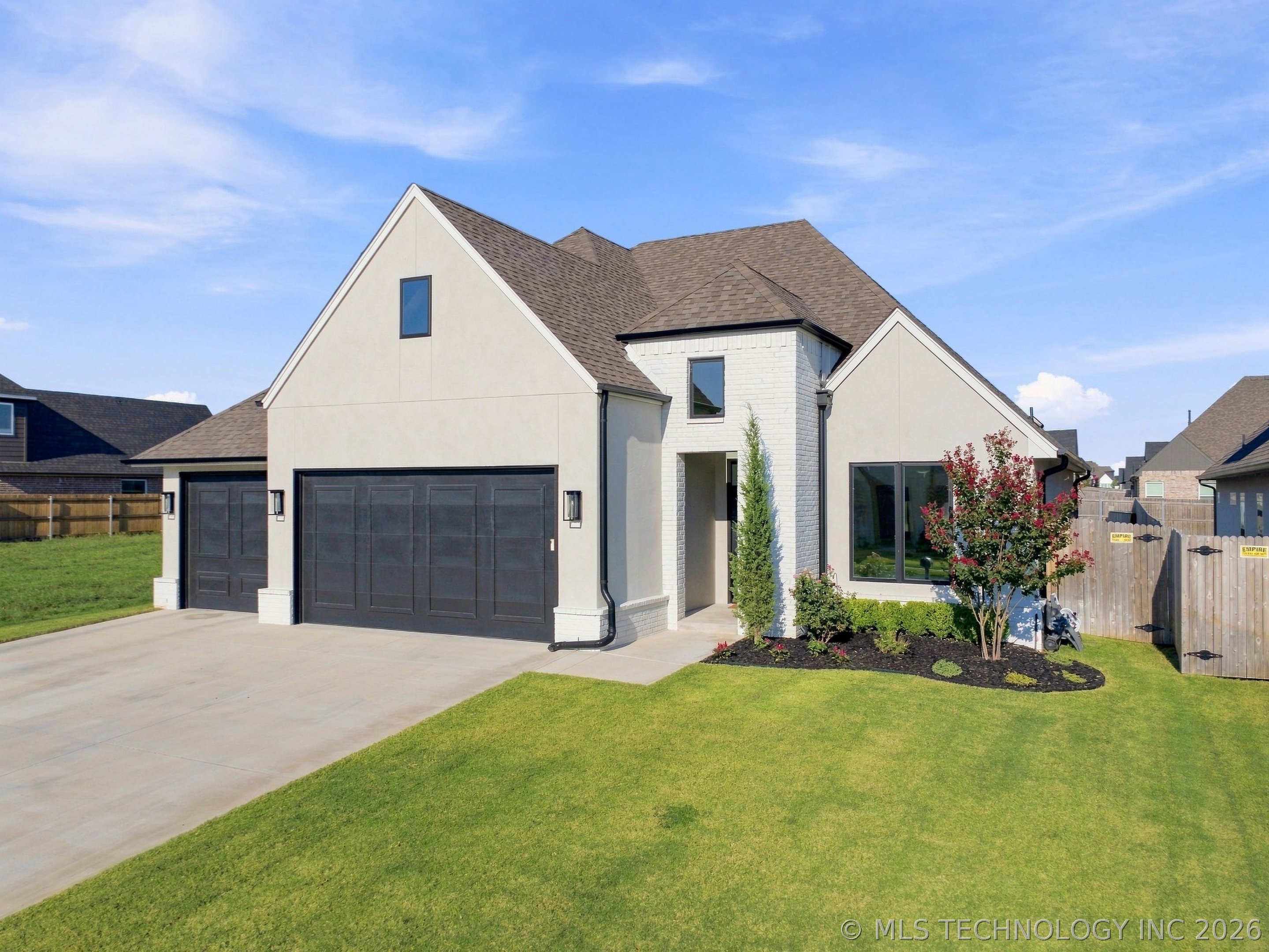 13715 S 20th Place E Property Photo 1