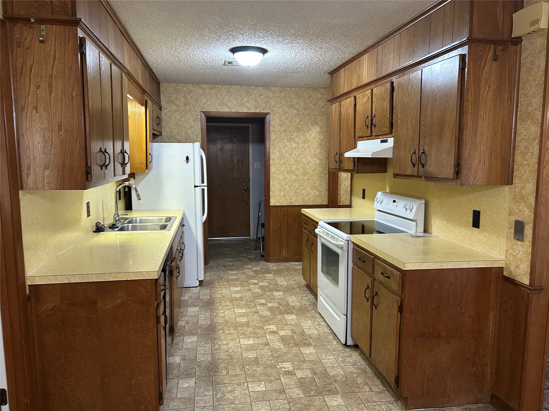 859 Bryan Road Property Photo 14