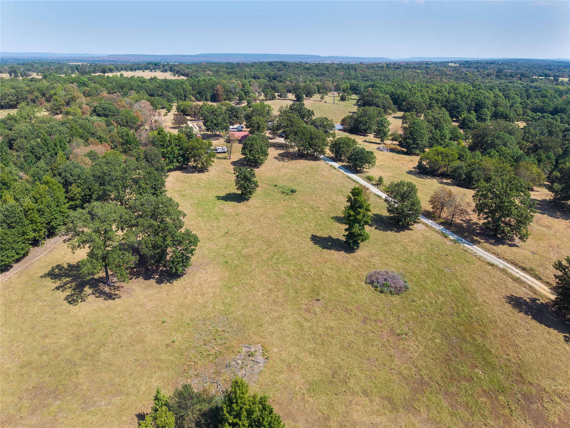 410485 E 1910 Road Property Photo 3
