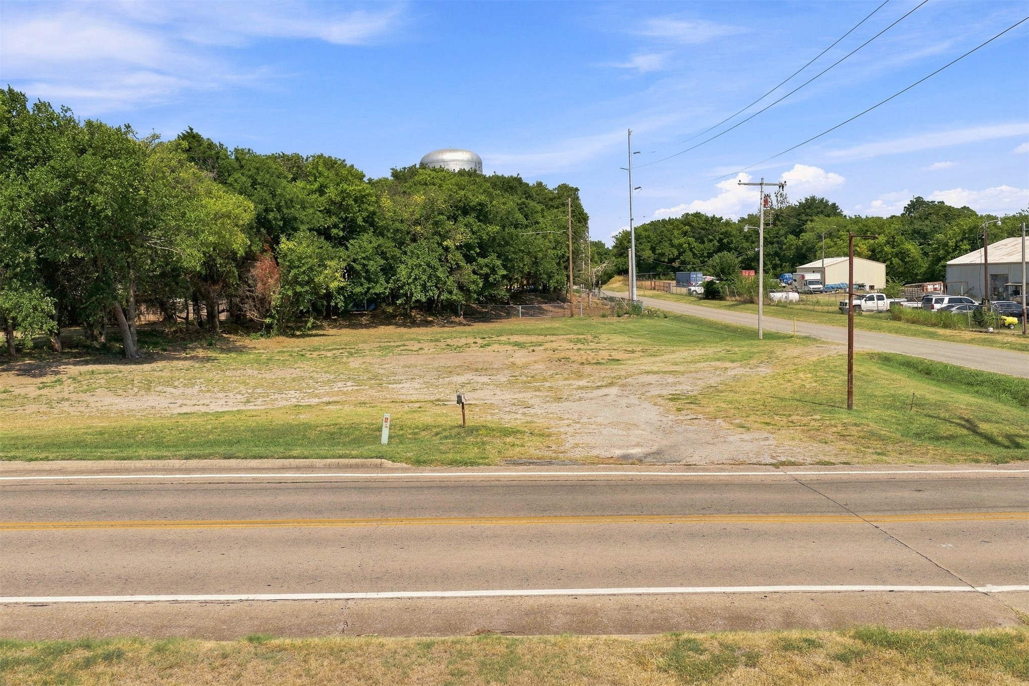 528 S Commerce Street Property Photo 2