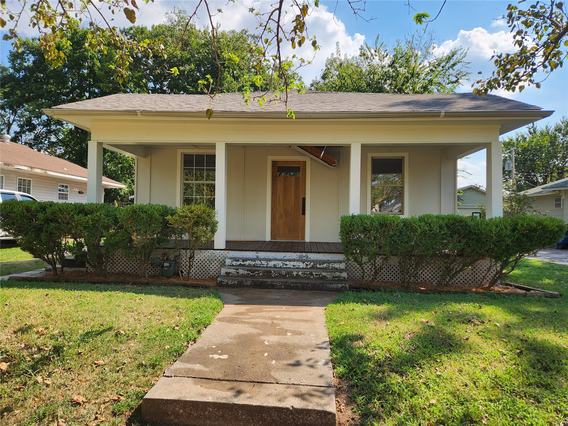 2508 E 8th Street Property Photo 1
