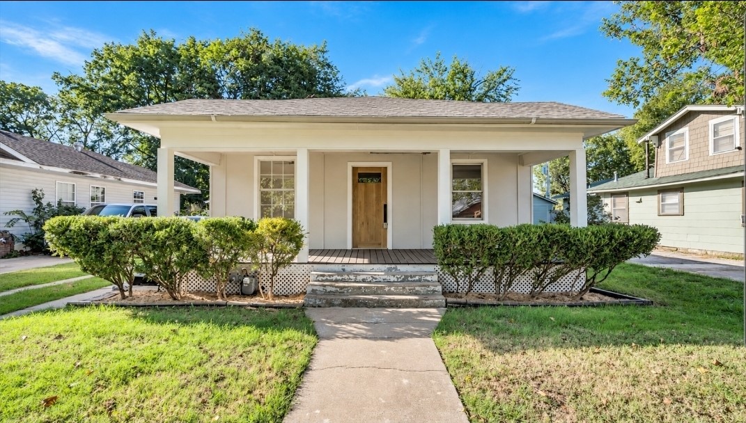2508 E 8th Street Property Photo 1