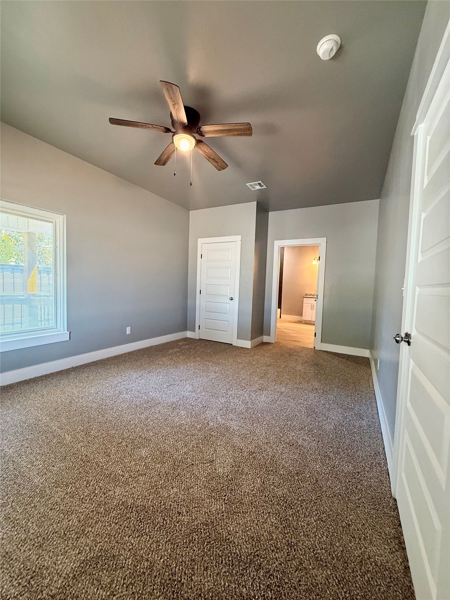 1411 W 1st Street Property Photo 9