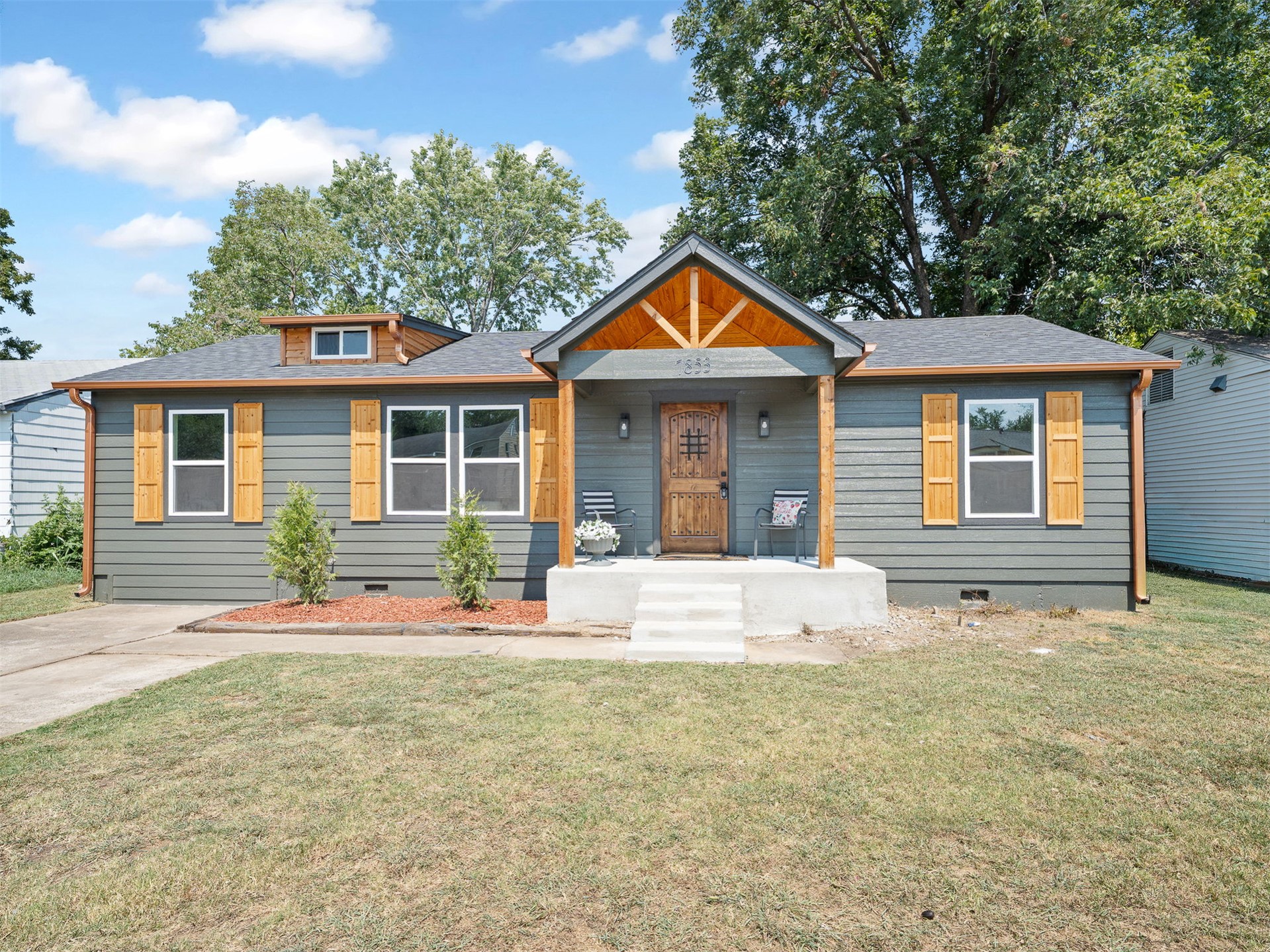 7853 E King Place Property Photo 1