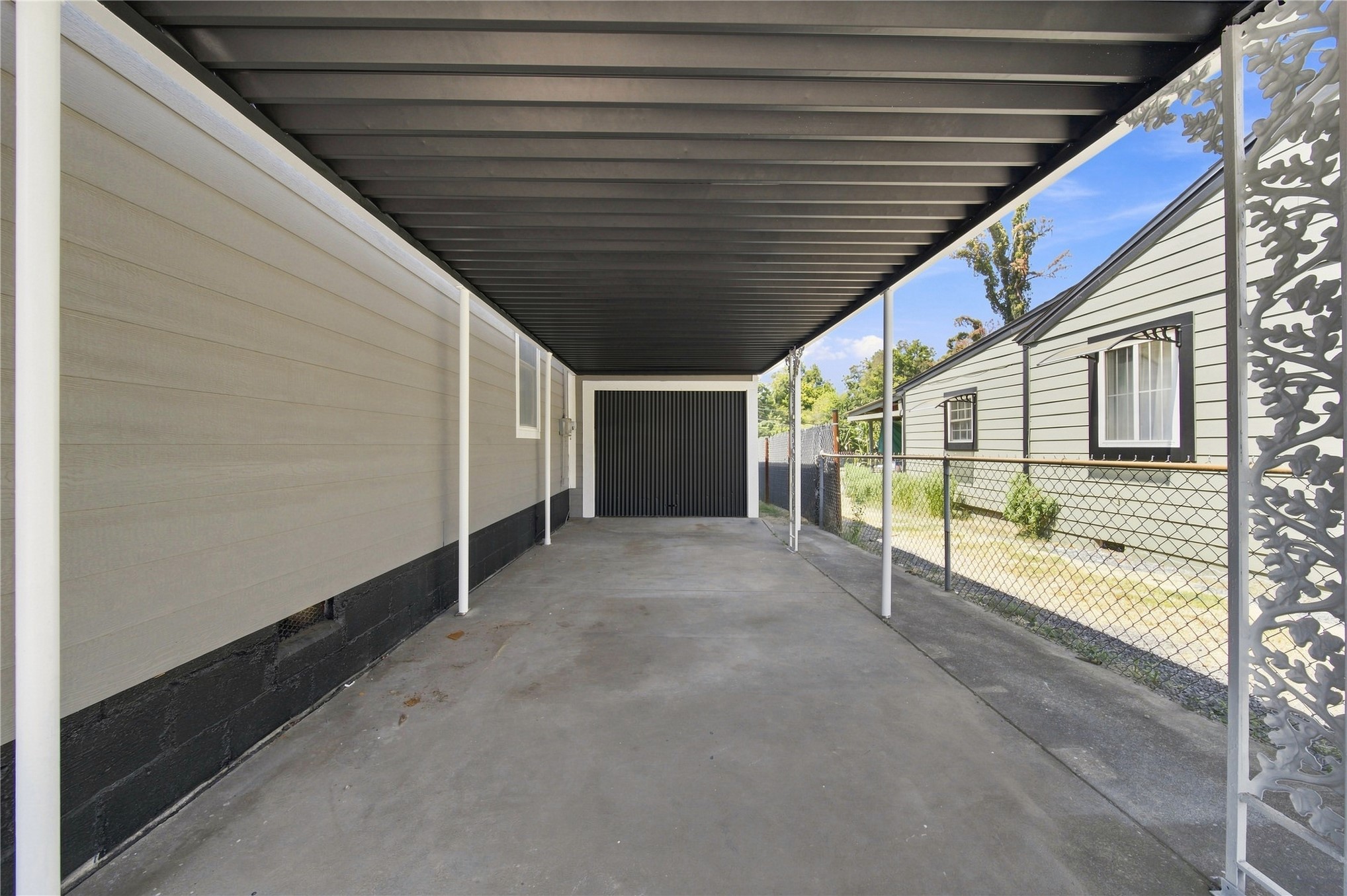 1214 N New Haven Avenue Property Photo 3