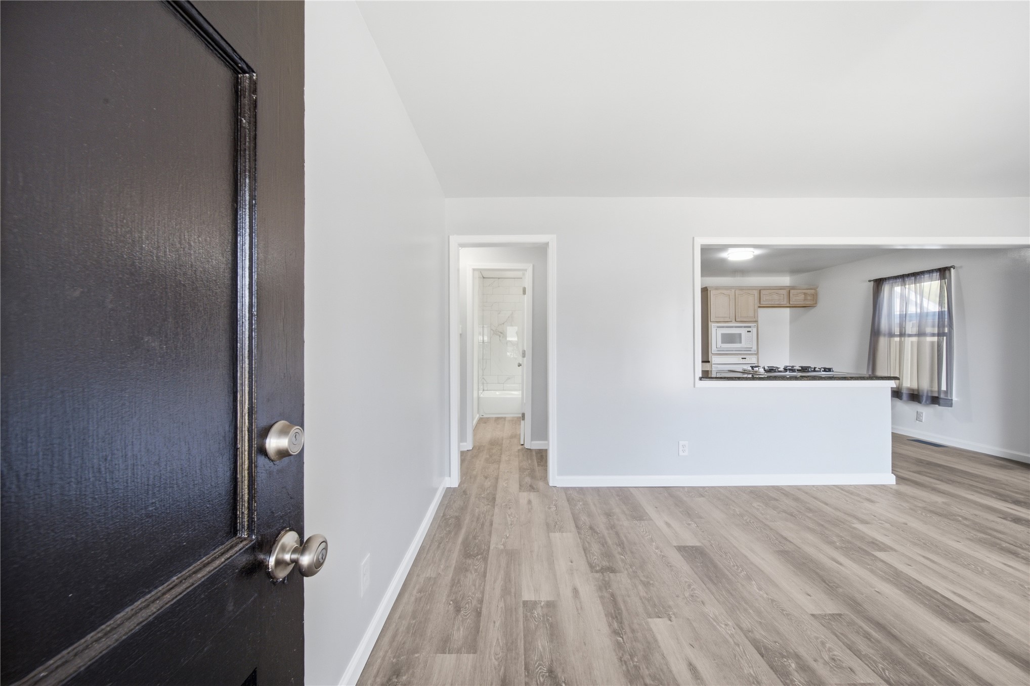 1214 N New Haven Avenue Property Photo 4