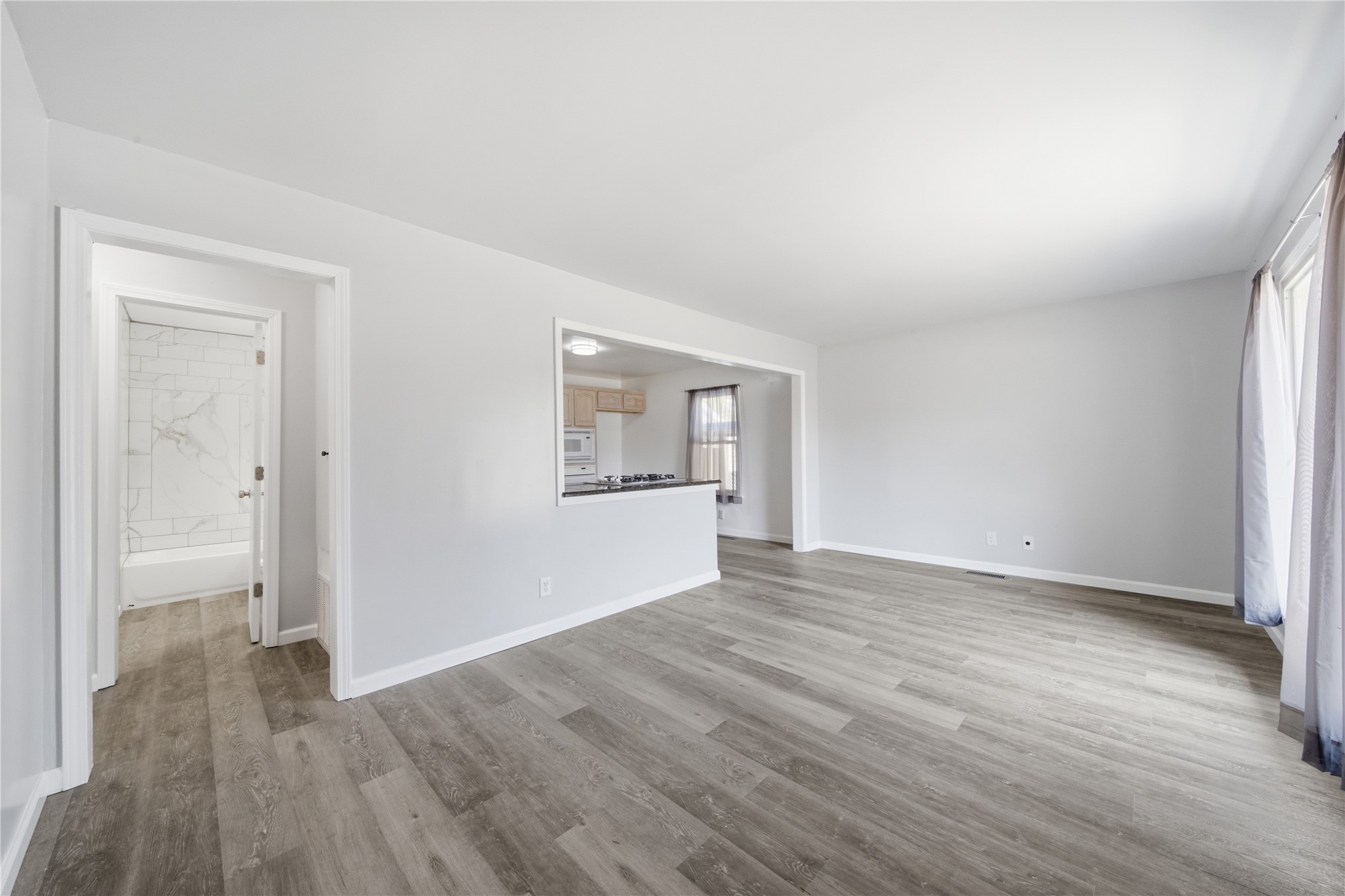 1214 N New Haven Avenue Property Photo 5