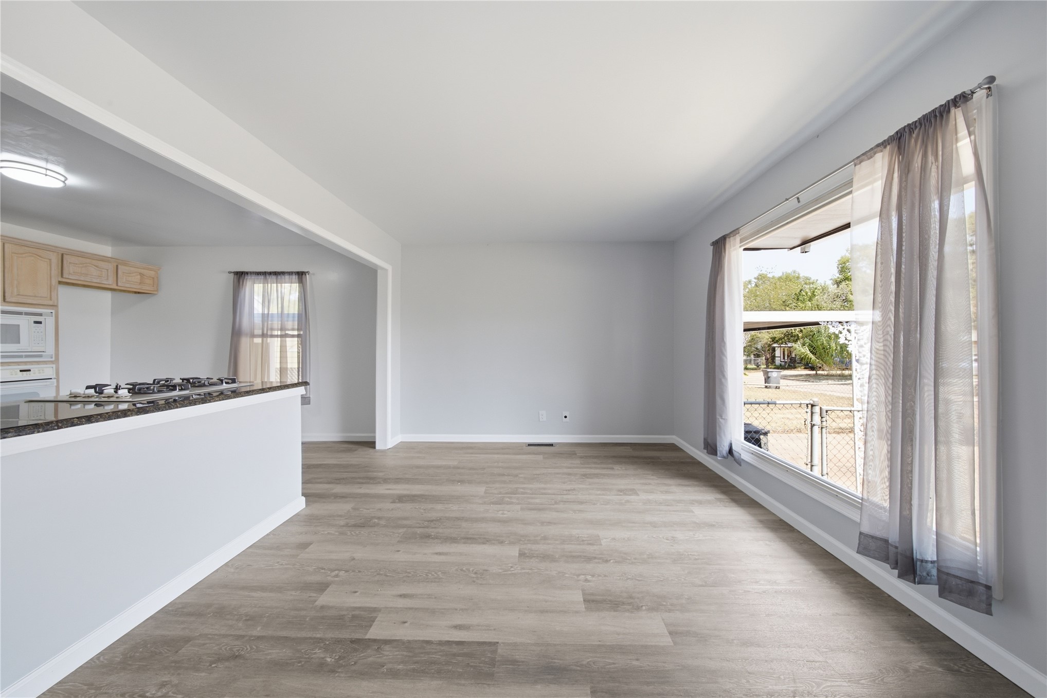 1214 N New Haven Avenue Property Photo 6