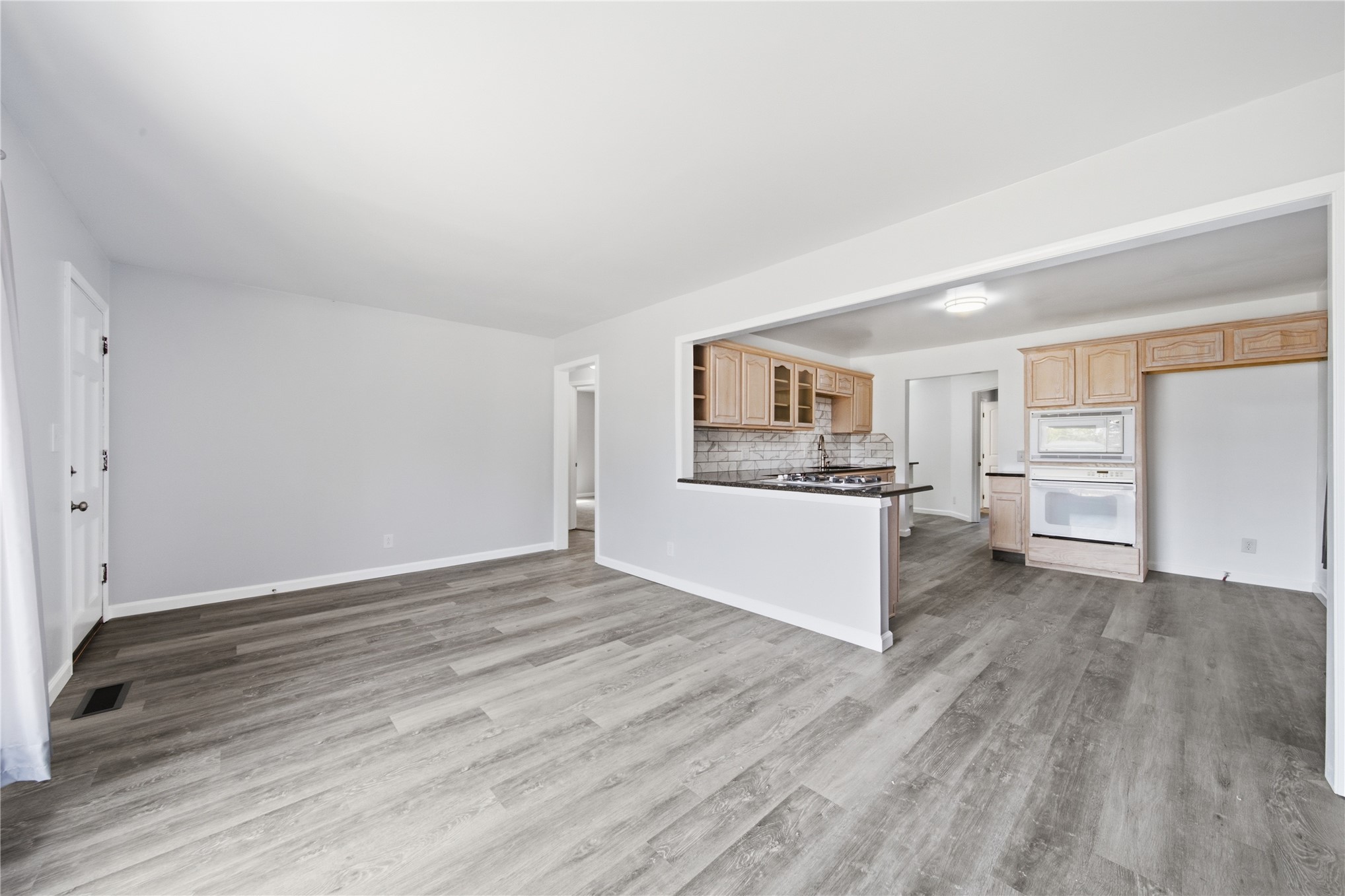 1214 N New Haven Avenue Property Photo 7