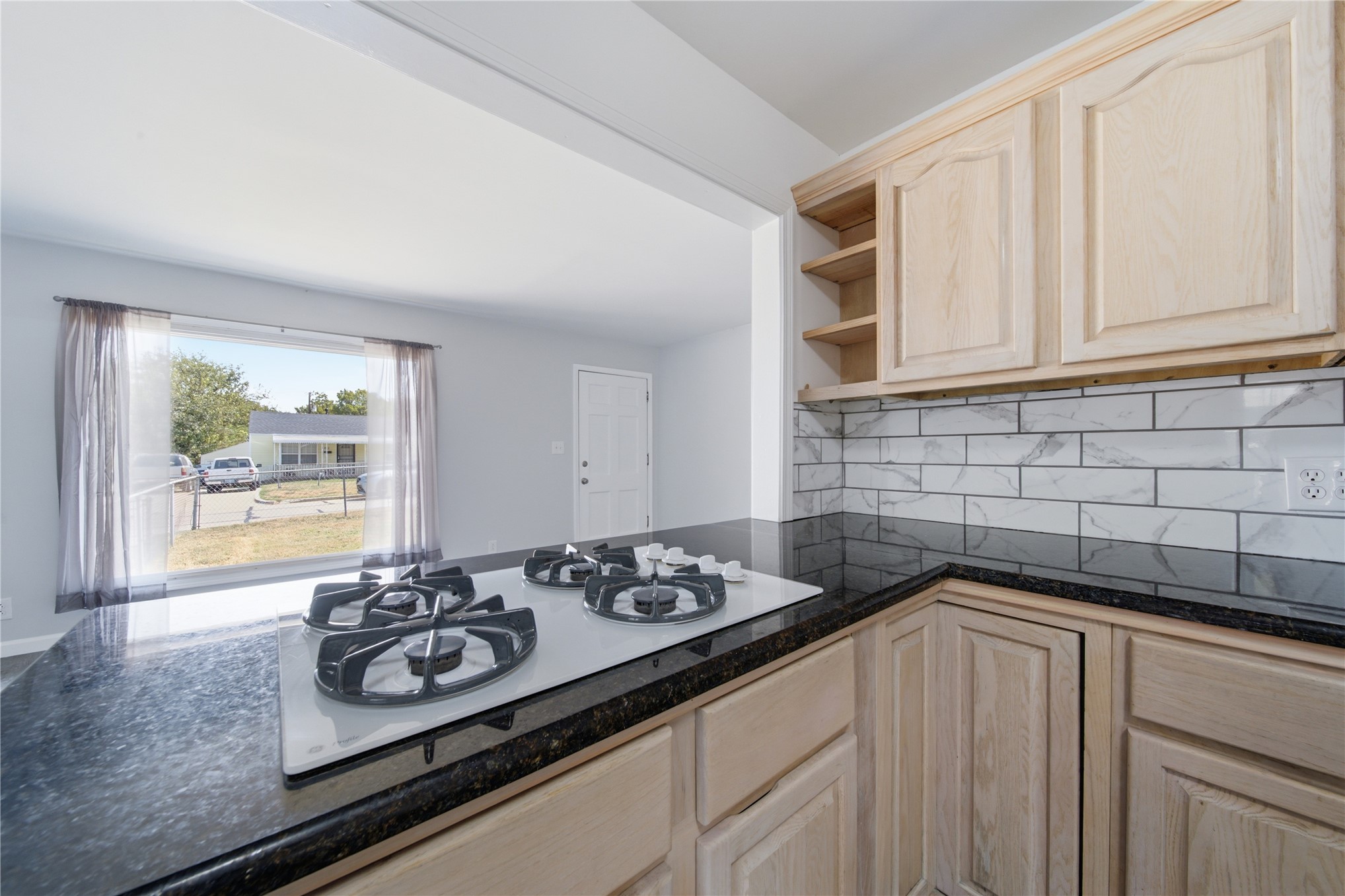 1214 N New Haven Avenue Property Photo 10