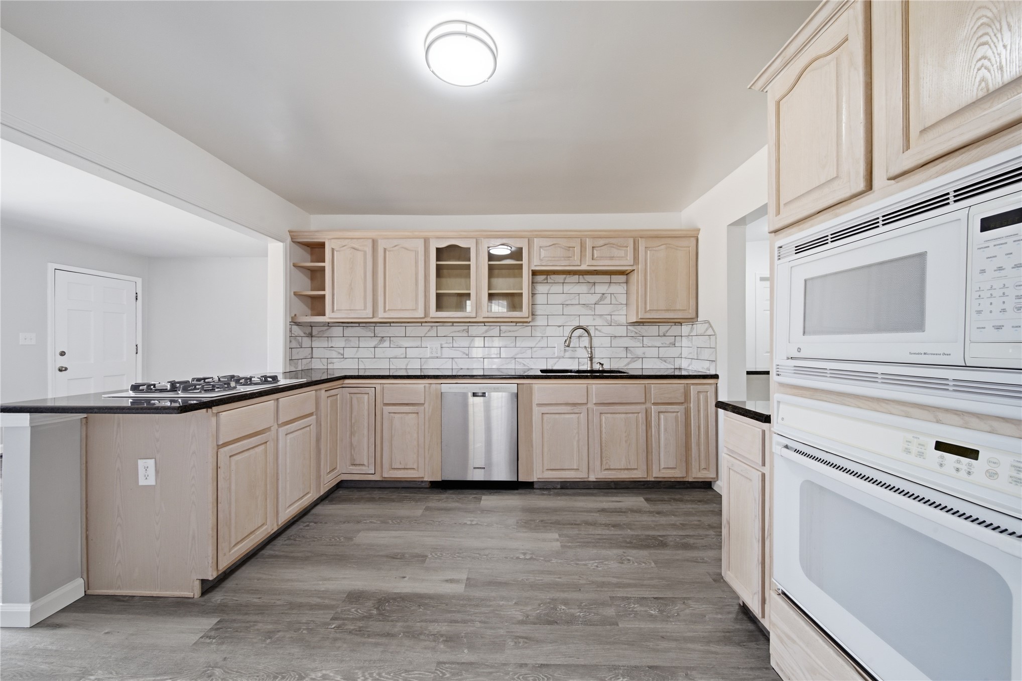 1214 N New Haven Avenue Property Photo 12