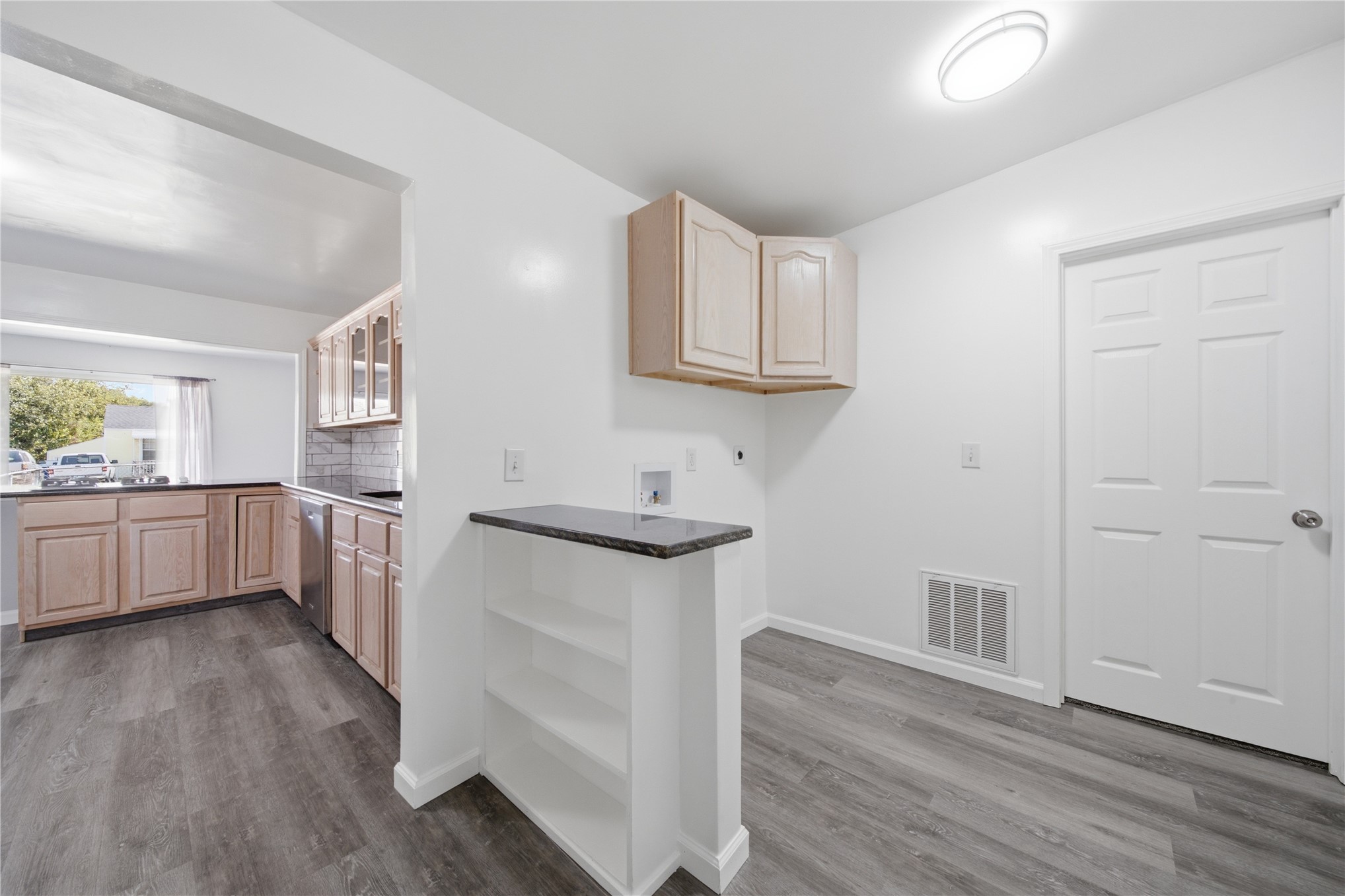 1214 N New Haven Avenue Property Photo 13