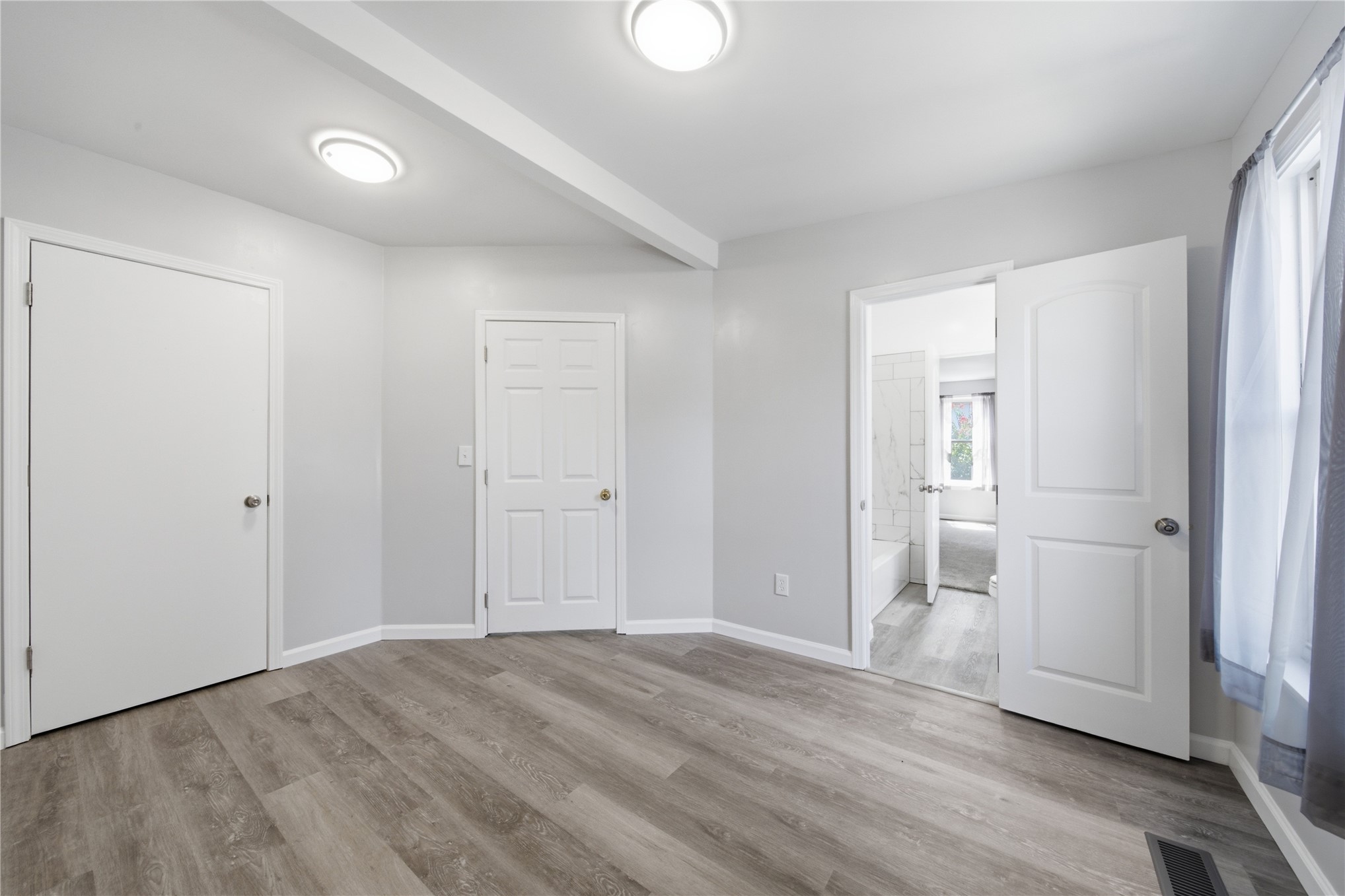 1214 N New Haven Avenue Property Photo 15