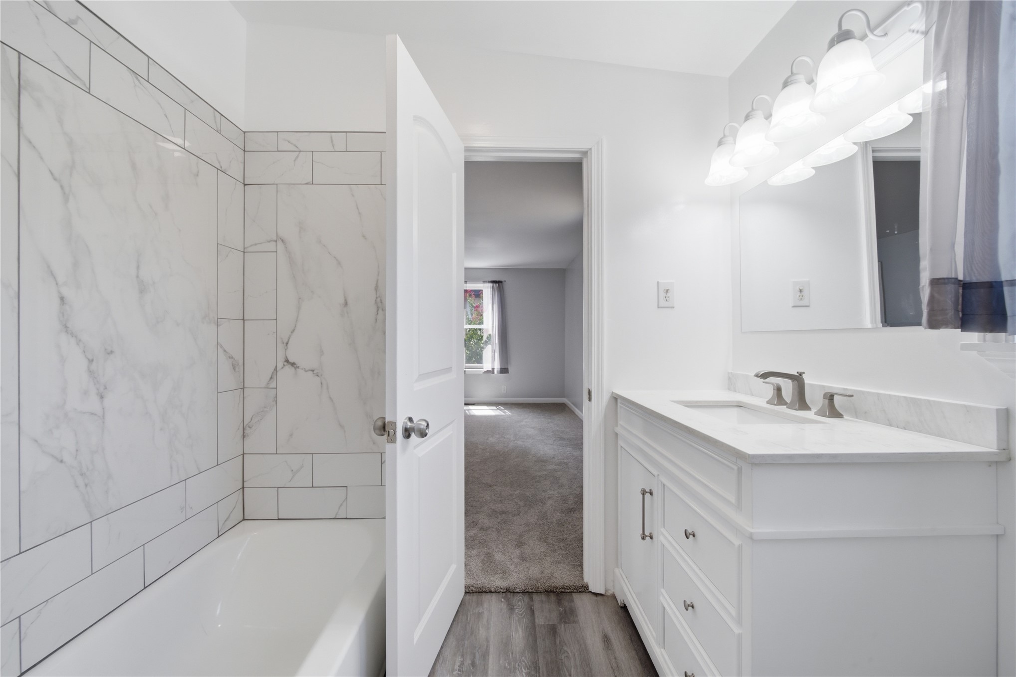 1214 N New Haven Avenue Property Photo 16
