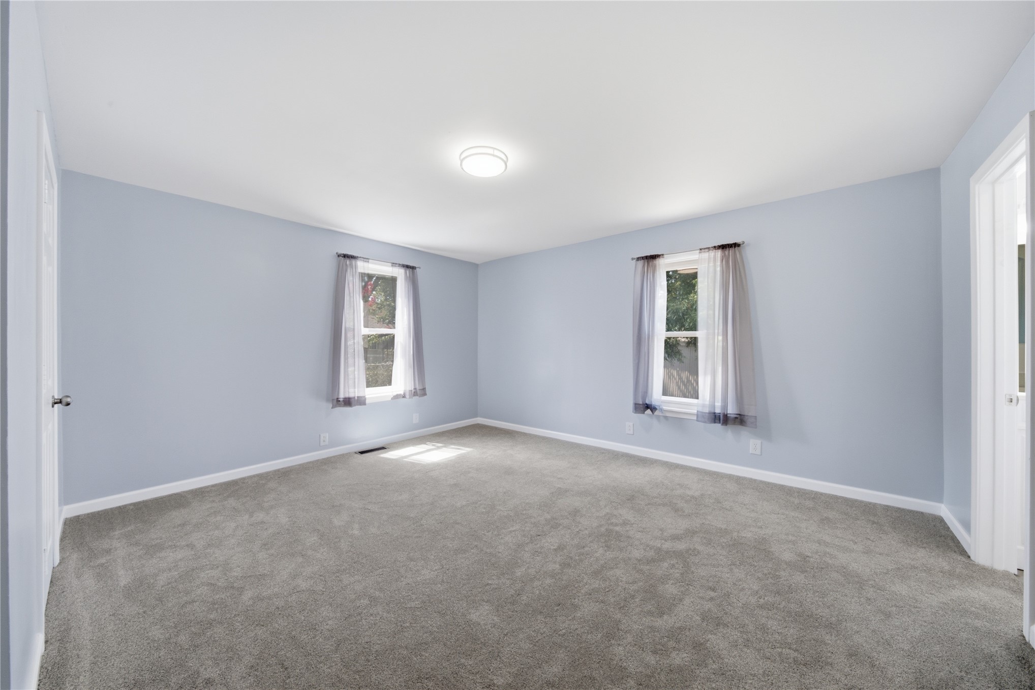 1214 N New Haven Avenue Property Photo 18