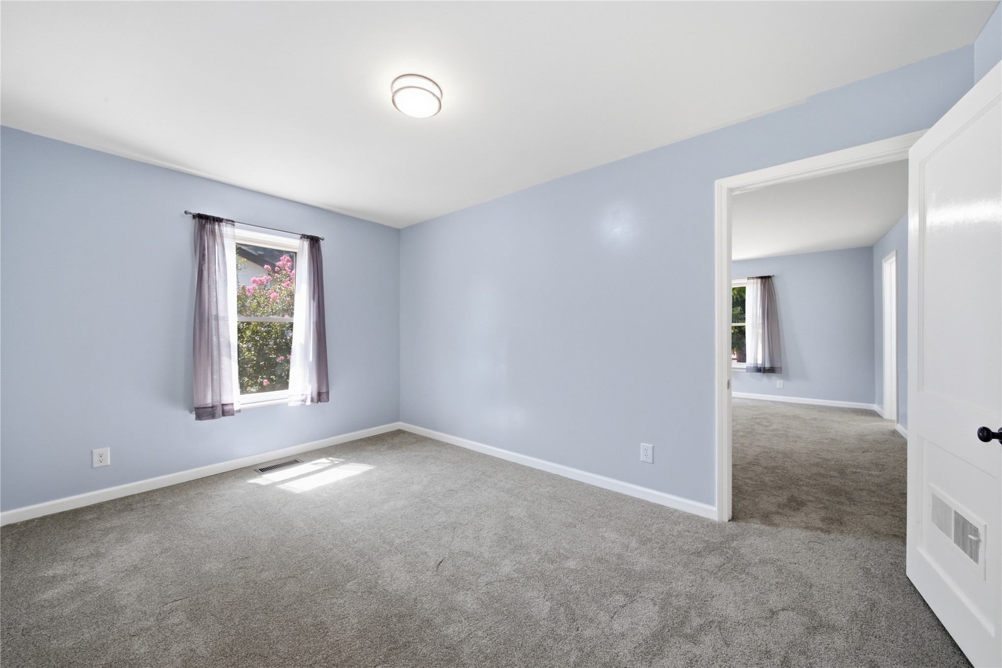 1214 N New Haven Avenue Property Photo 20