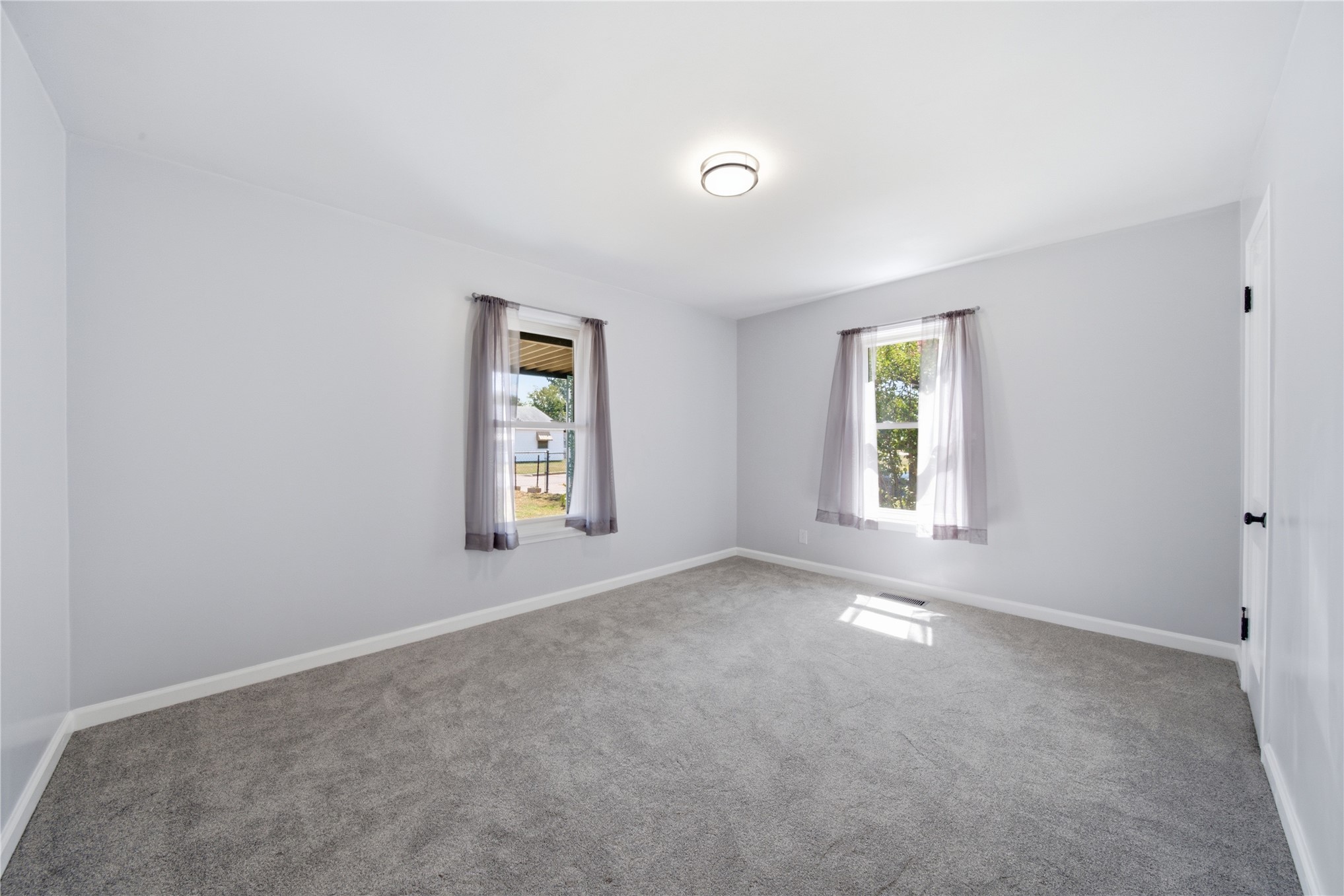 1214 N New Haven Avenue Property Photo 22