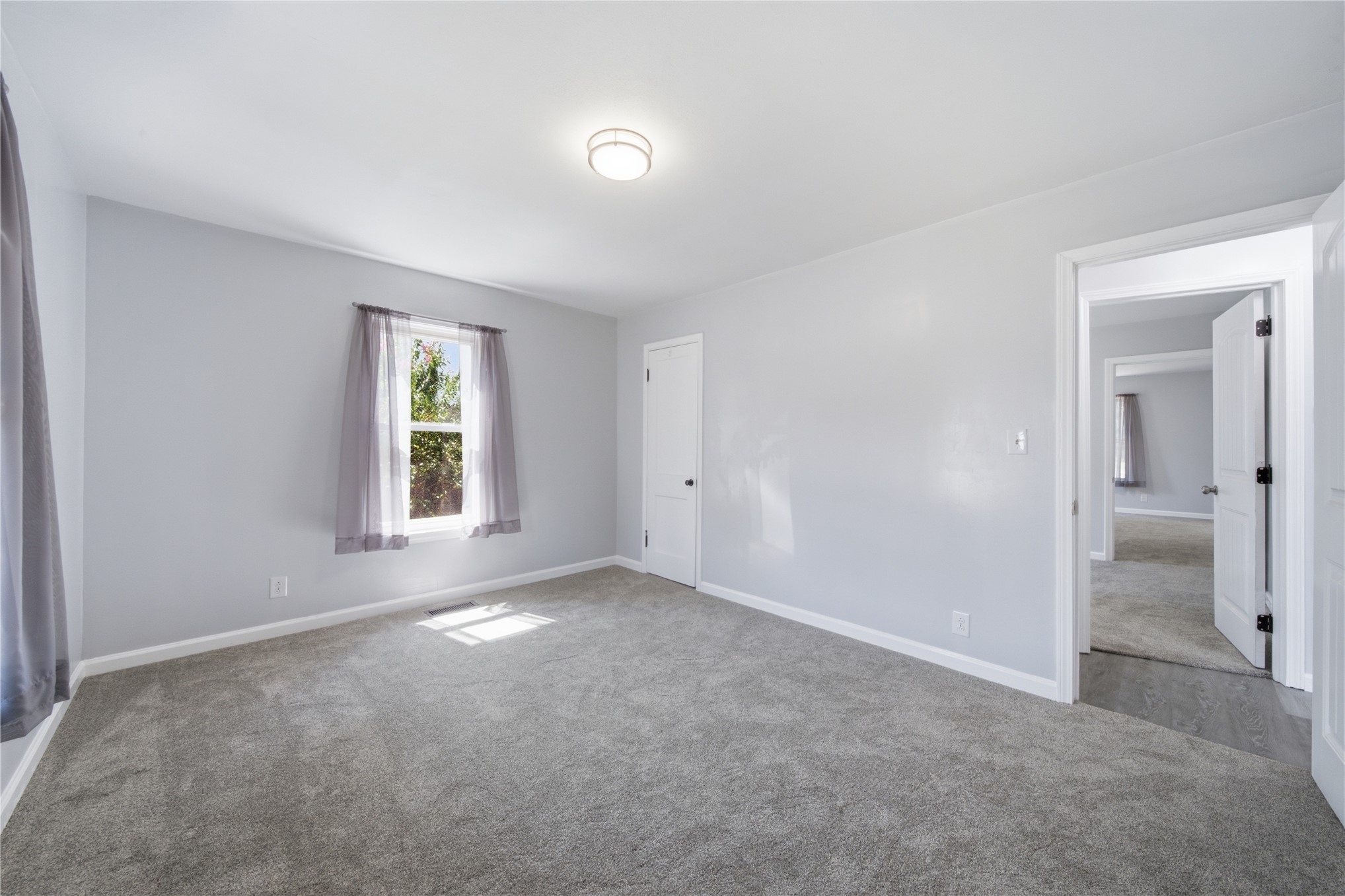 1214 N New Haven Avenue Property Photo 23