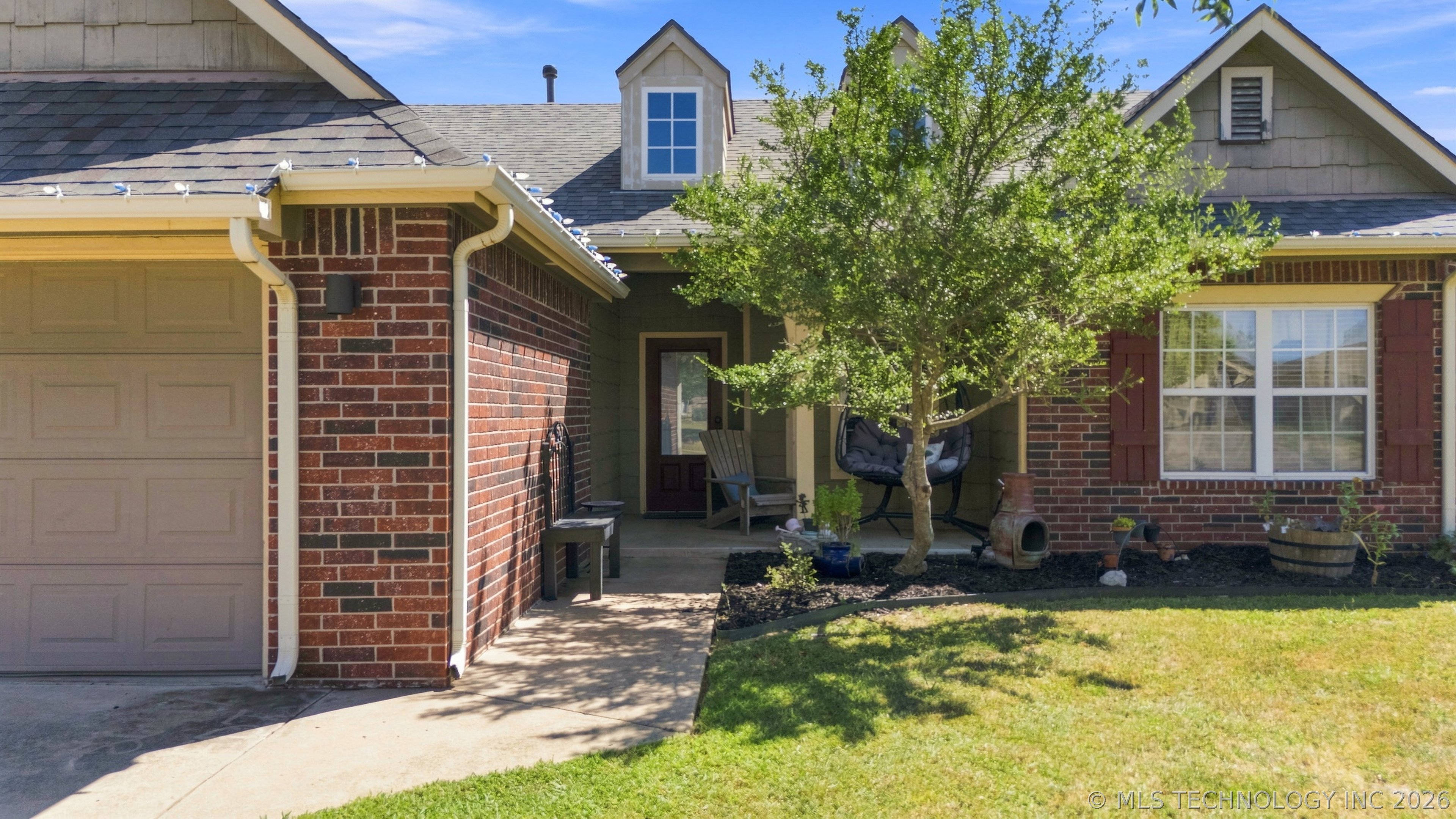 2111 S Javine Street Property Photo 4