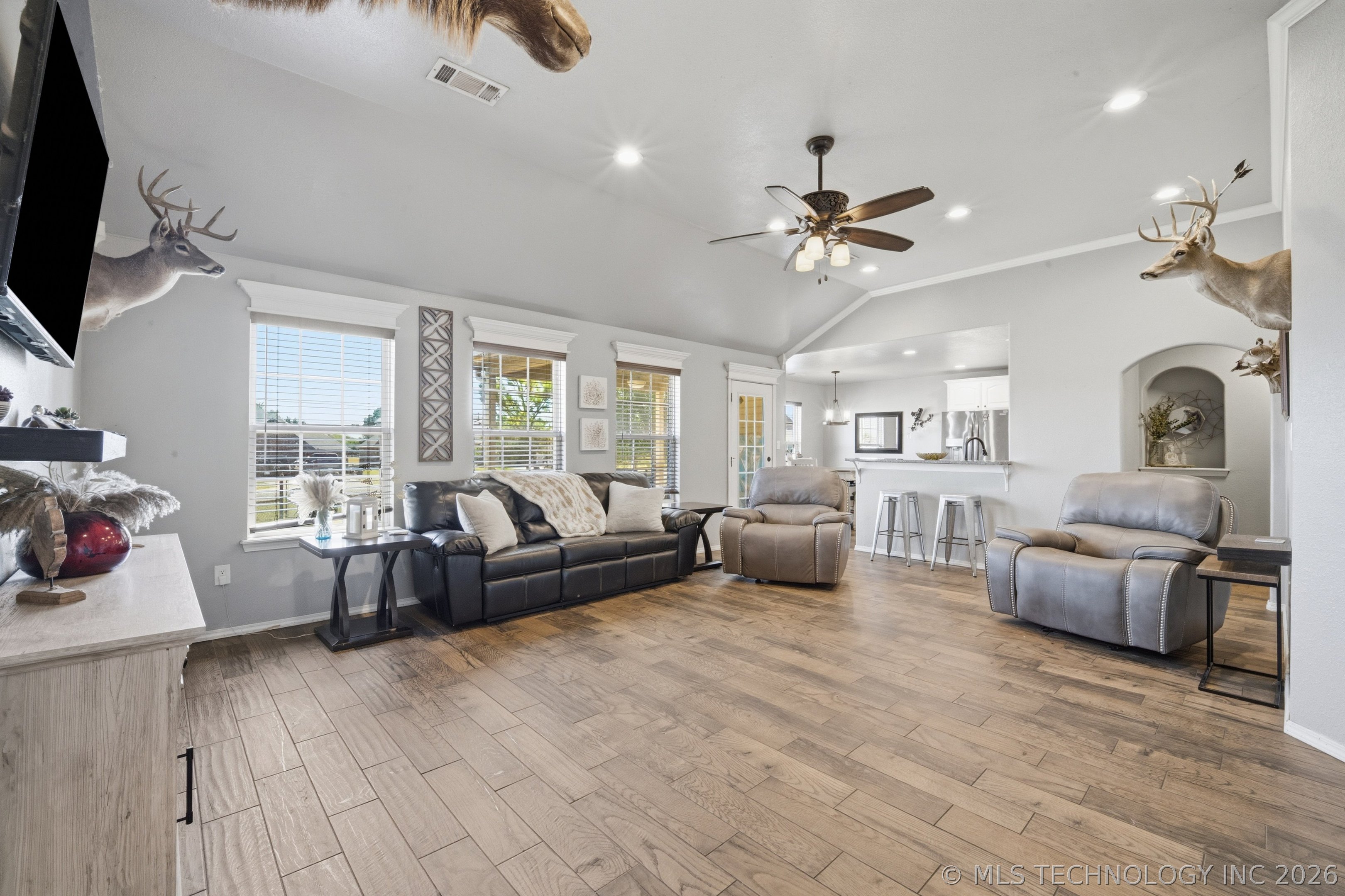 2111 S Javine Street Property Photo 6