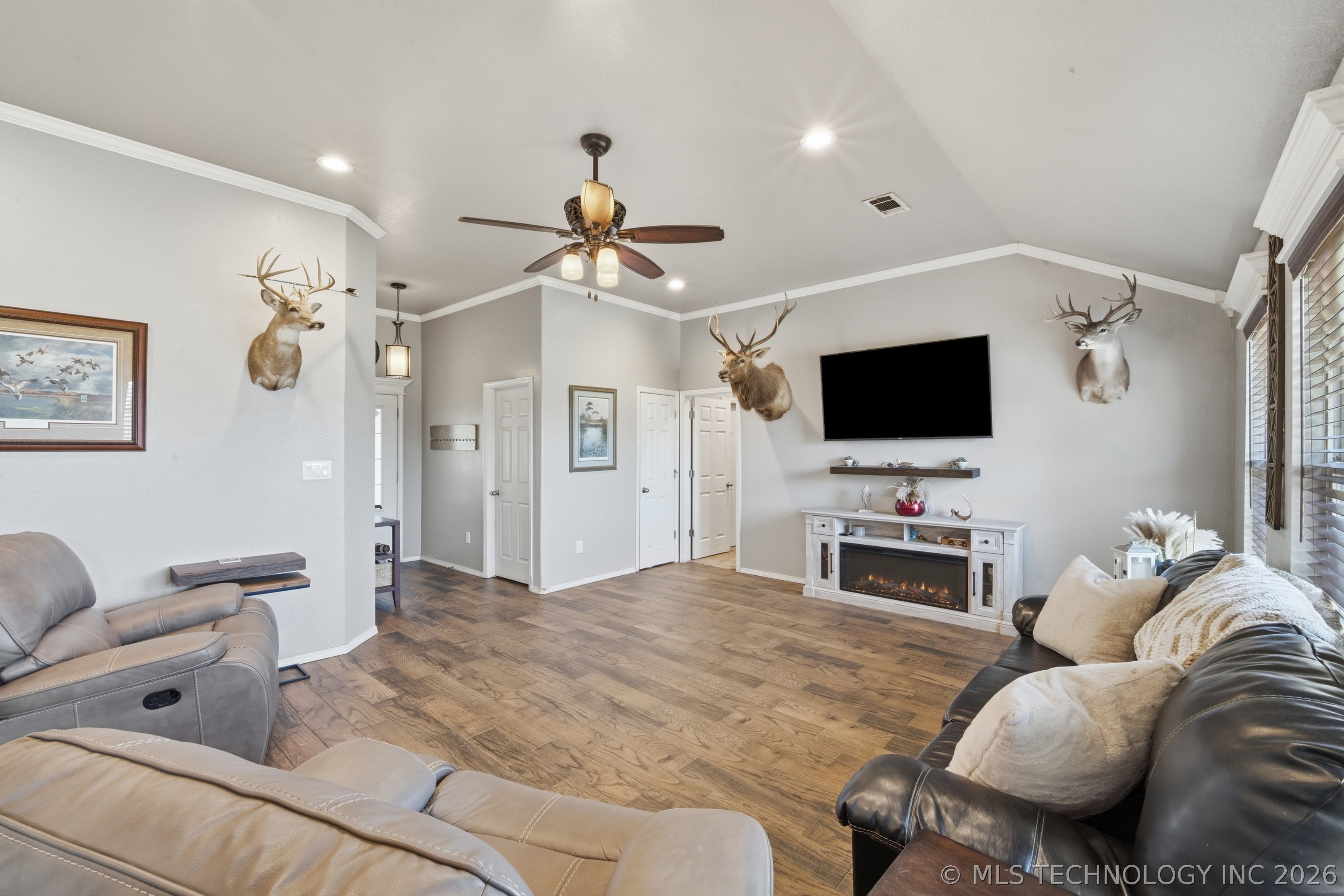 2111 S Javine Street Property Photo 7