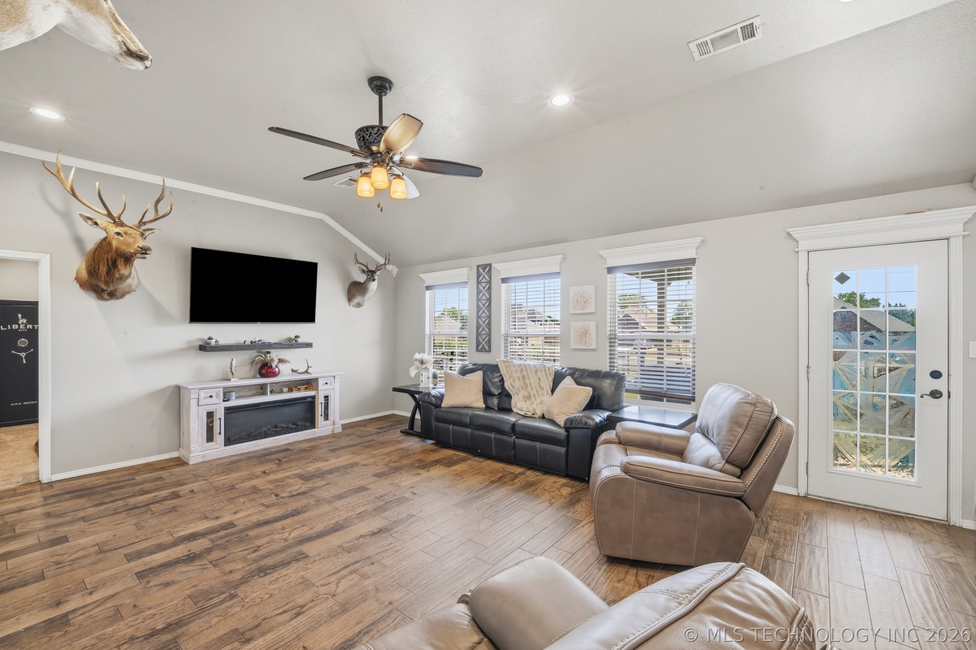 2111 S Javine Street Property Photo 8
