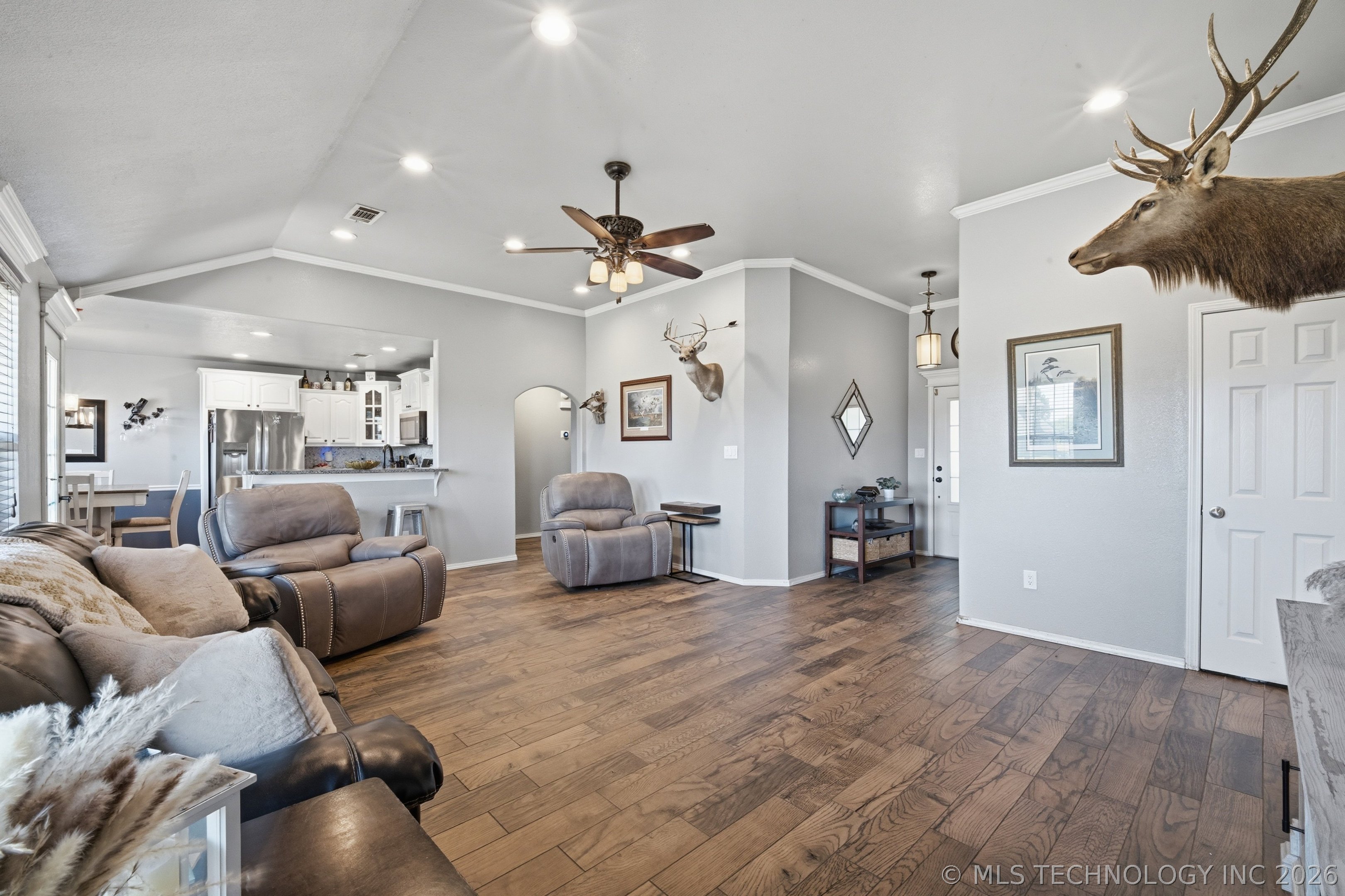 2111 S Javine Street Property Photo 9