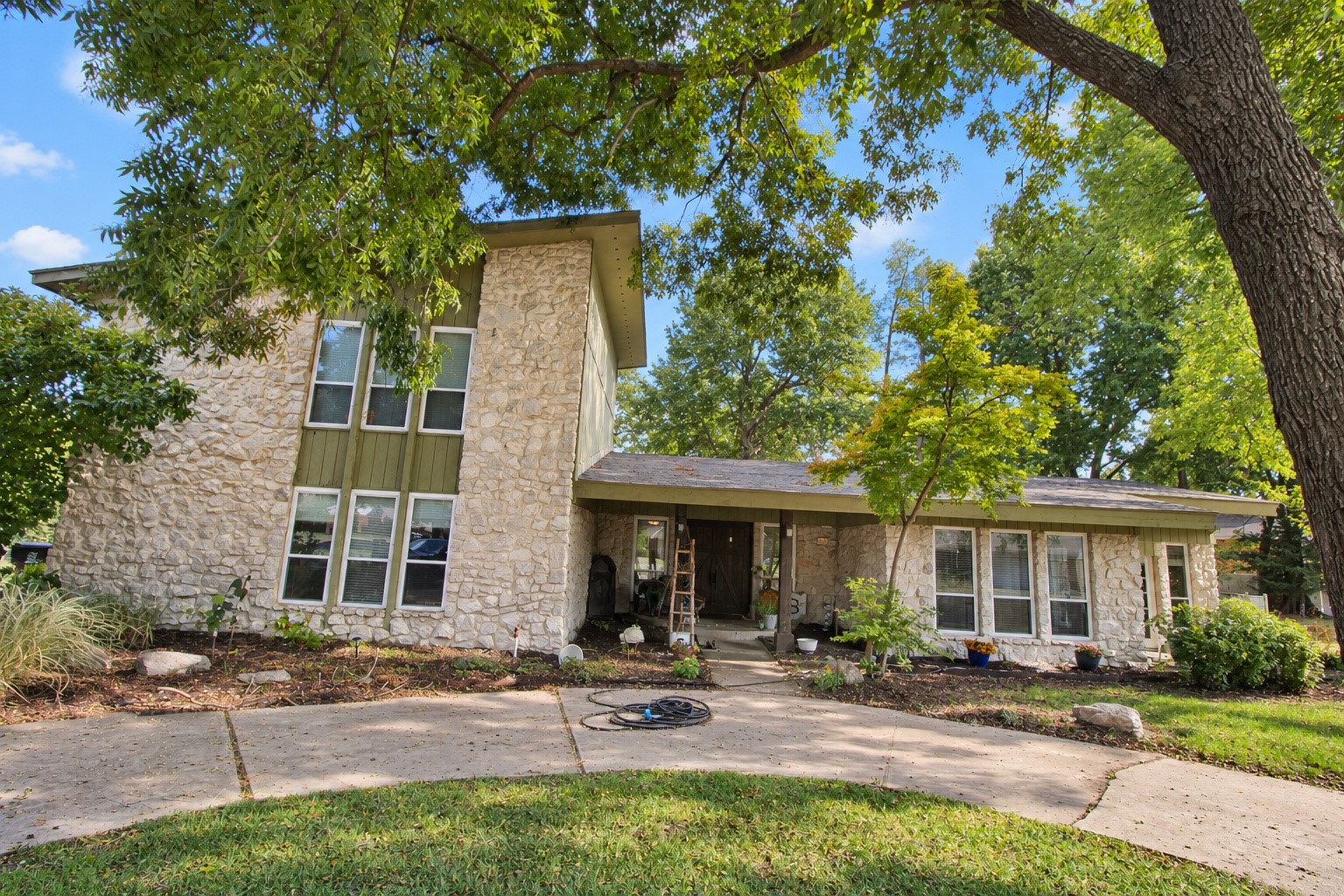 8413 Shadowood Avenue Property Photo 1