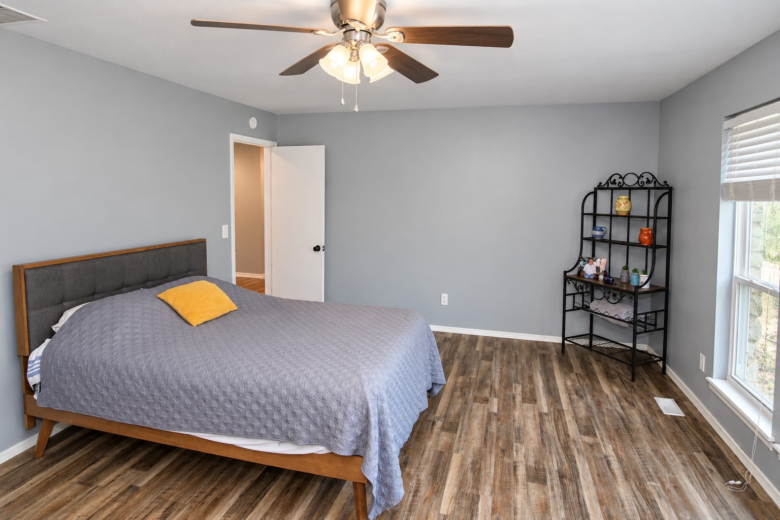 8413 Shadowood Avenue Property Photo 8