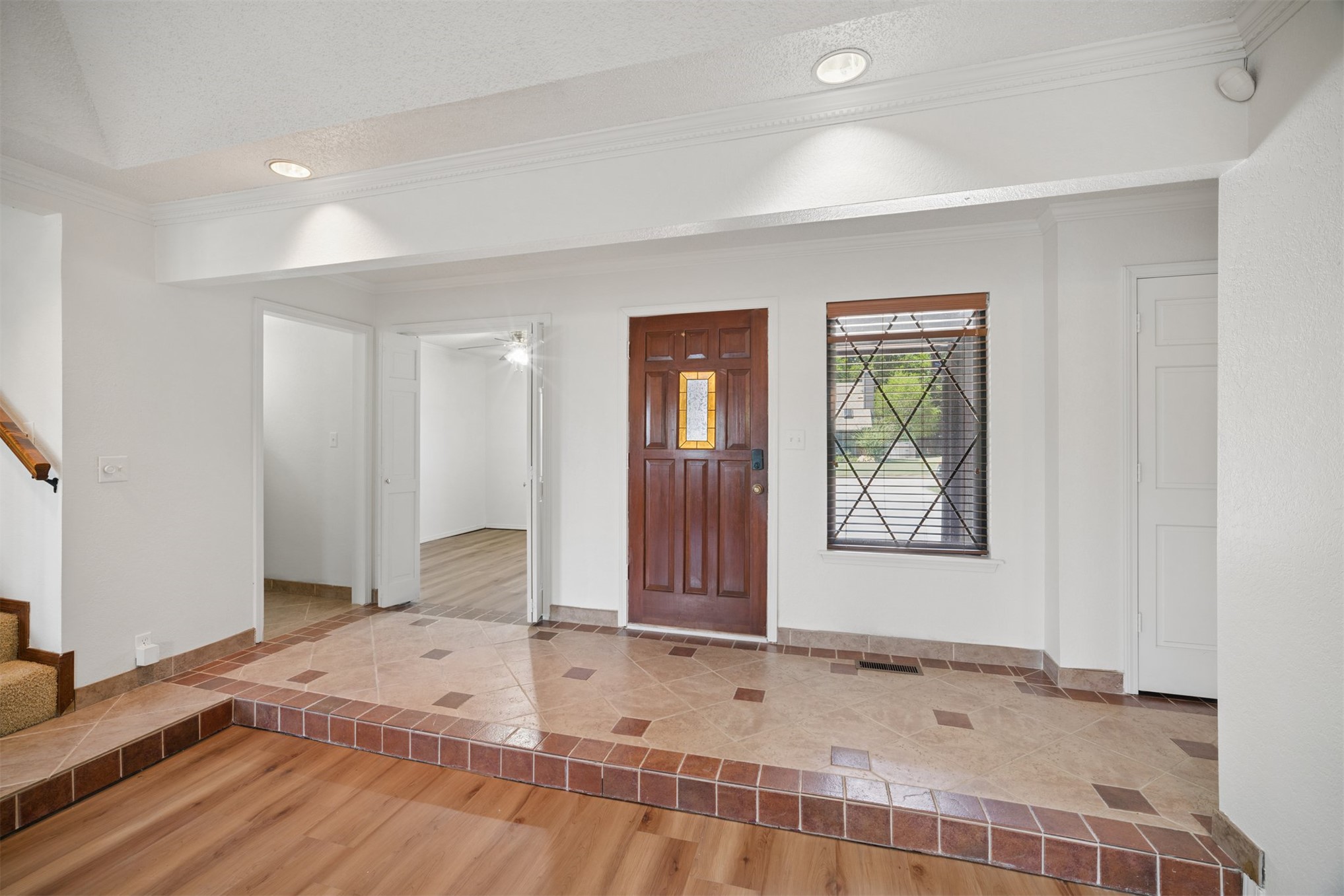 8027 S Irvington Avenue Property Photo 4
