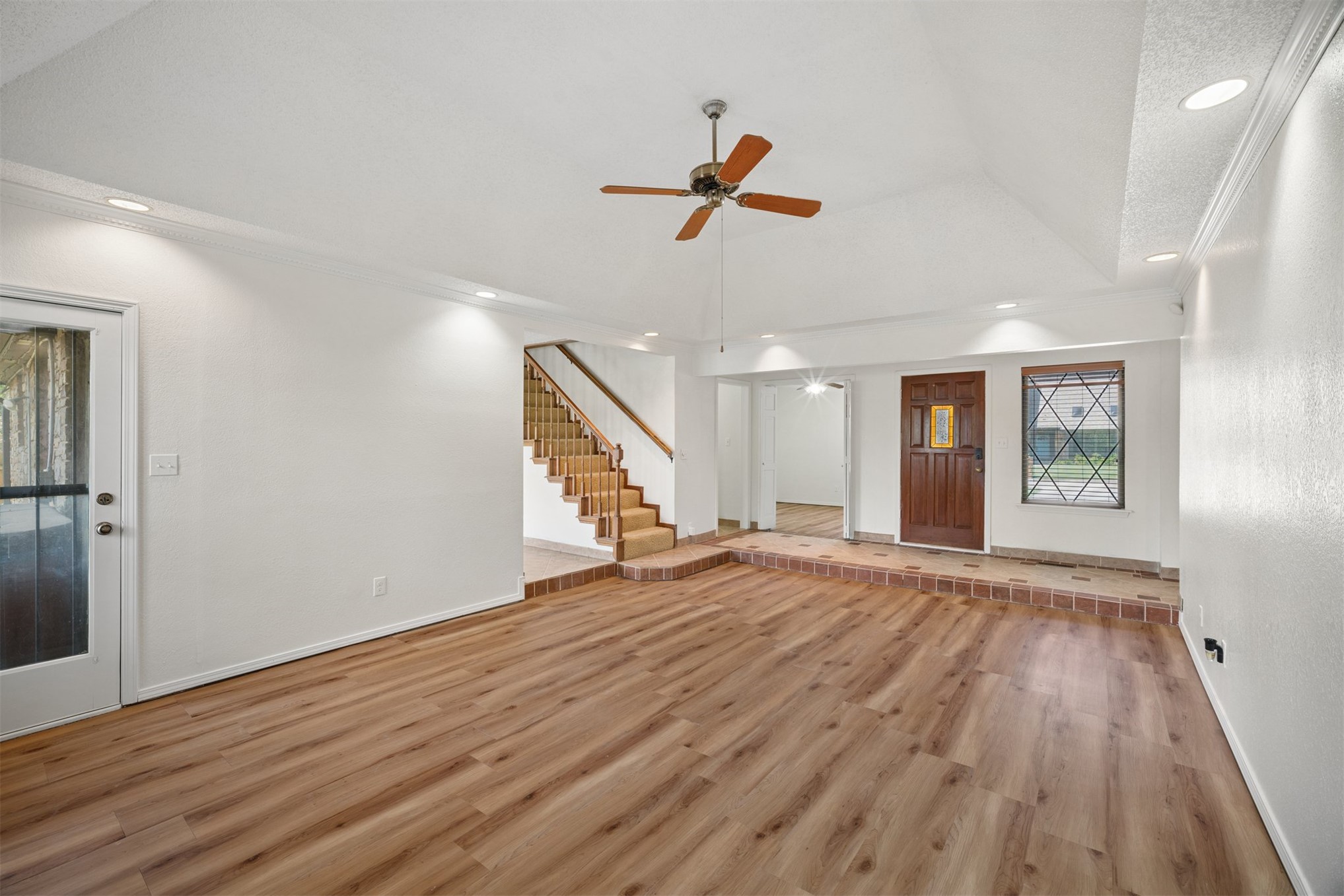 8027 S Irvington Avenue Property Photo 9
