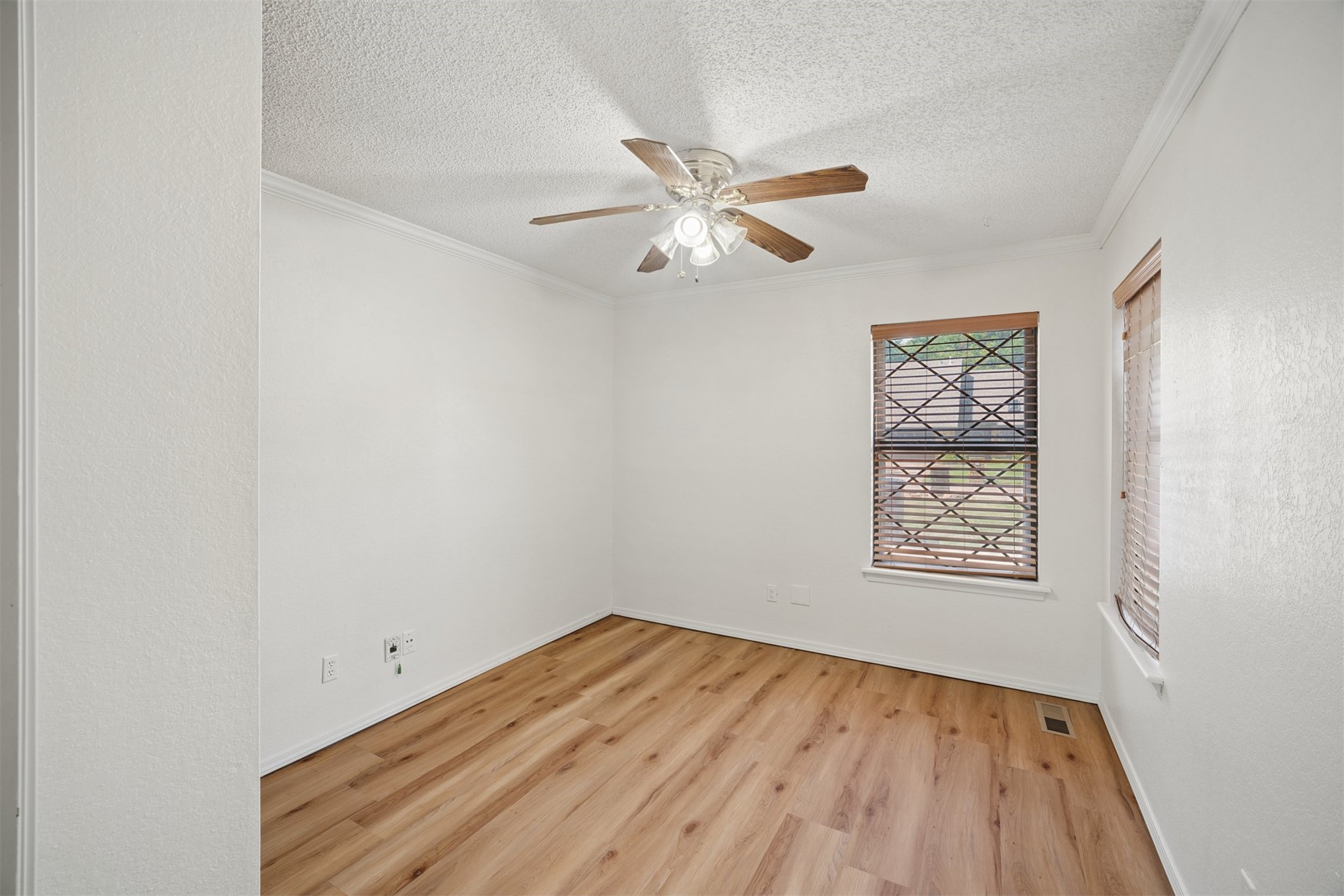8027 S Irvington Avenue Property Photo 11